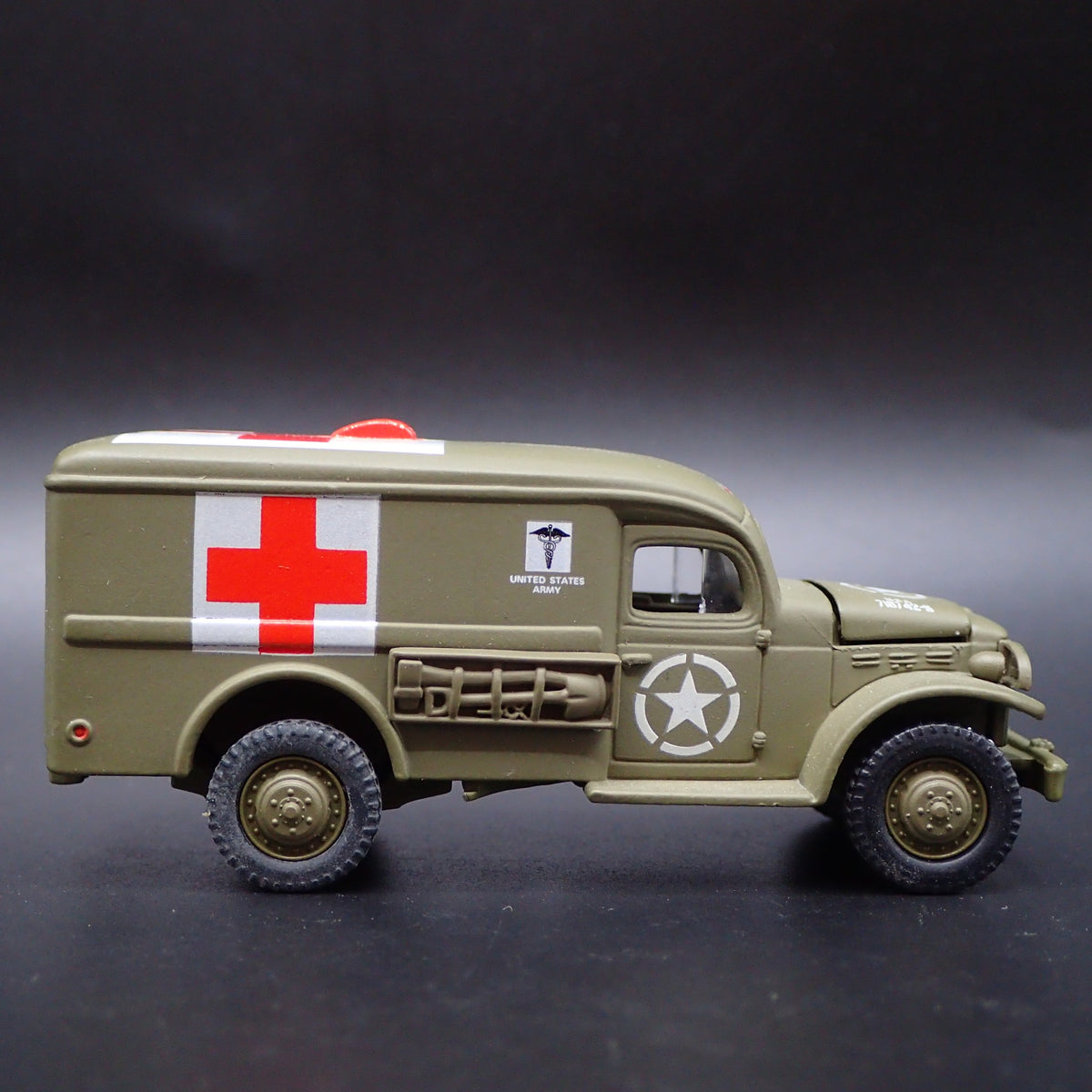 WWII GMC WC54 ARMY MILITARY AMBULANCE RARE 1:64 SCALE DIORAMA DIECAST MODEL CAR-Burning Rubber Toy Company