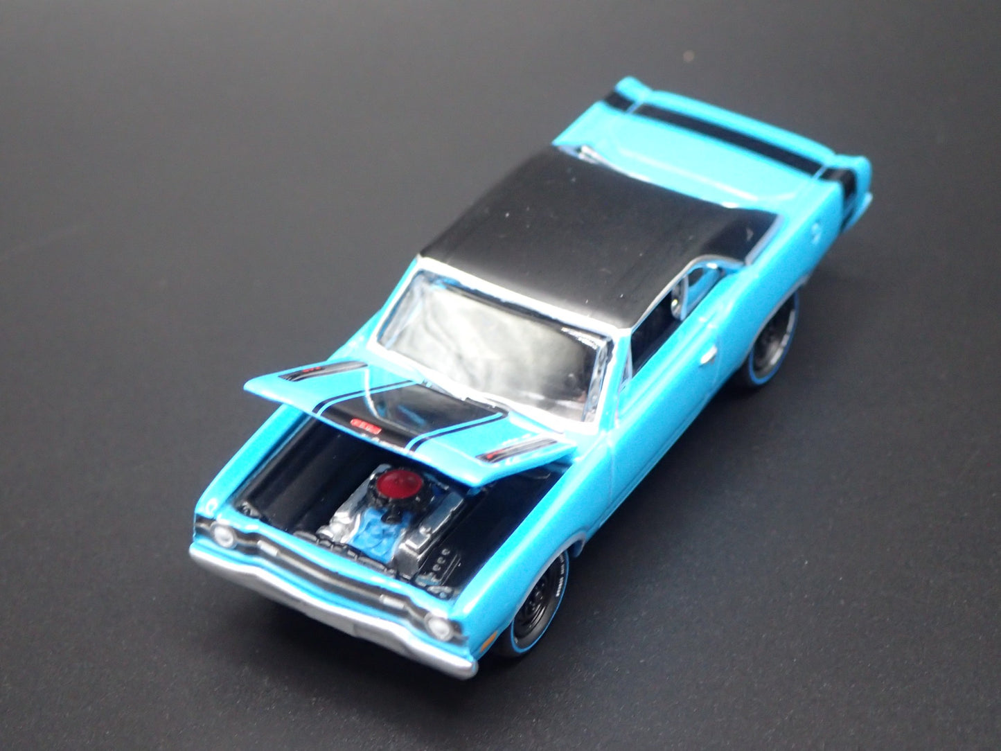 1969 69 DODGE DART GTS 340 BLUE 1:64 SCALE COLLECTIBLE DIORAMA DIECAST MODEL CAR