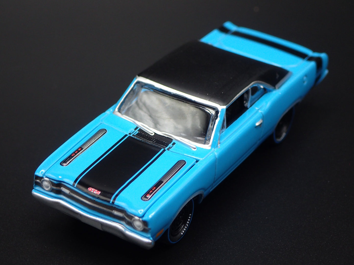 1969 69 DODGE DART GTS 340 BLUE 1:64 SCALE COLLECTIBLE DIORAMA DIECAST MODEL CAR