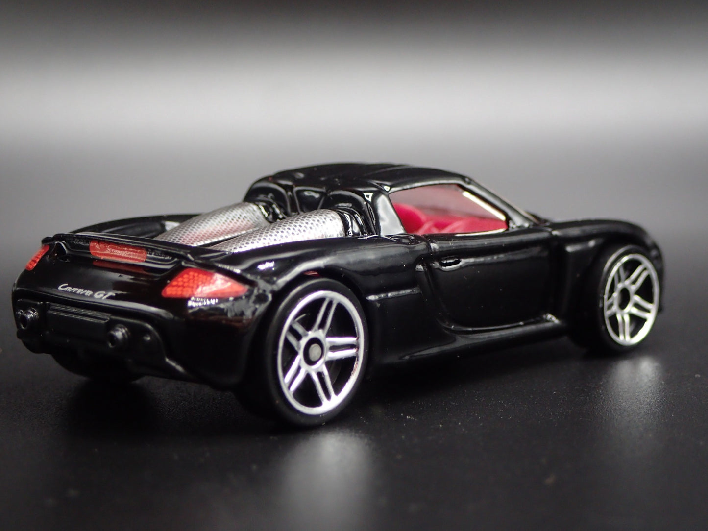 2003-2006 PORSCHE CARRERA GT SUPER CAR RARE 1:64 SCALE DIORAMA DIECAST MODEL CAR