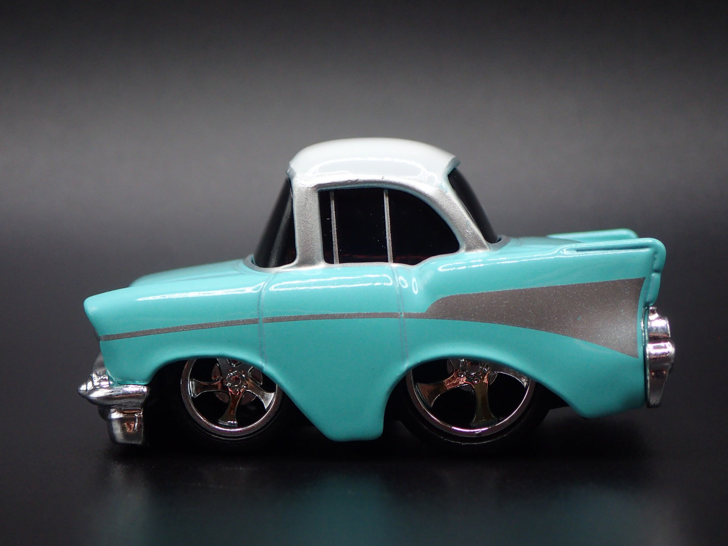 1957 57 CHEVY CHEVROLET BEL AIR TUNED TEAL 1:64 SCALE DIORAMA DIECAST MODEL CAR.