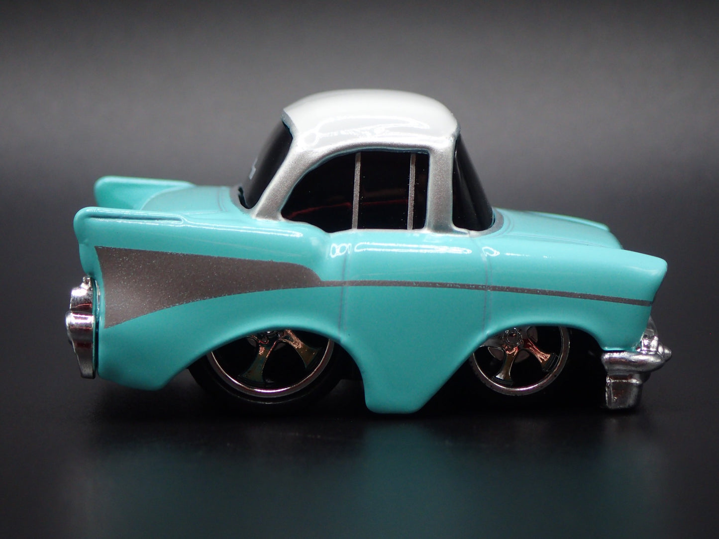 1957 57 CHEVY CHEVROLET BEL AIR TUNED TEAL 1:64 SCALE DIORAMA DIECAST MODEL CAR.