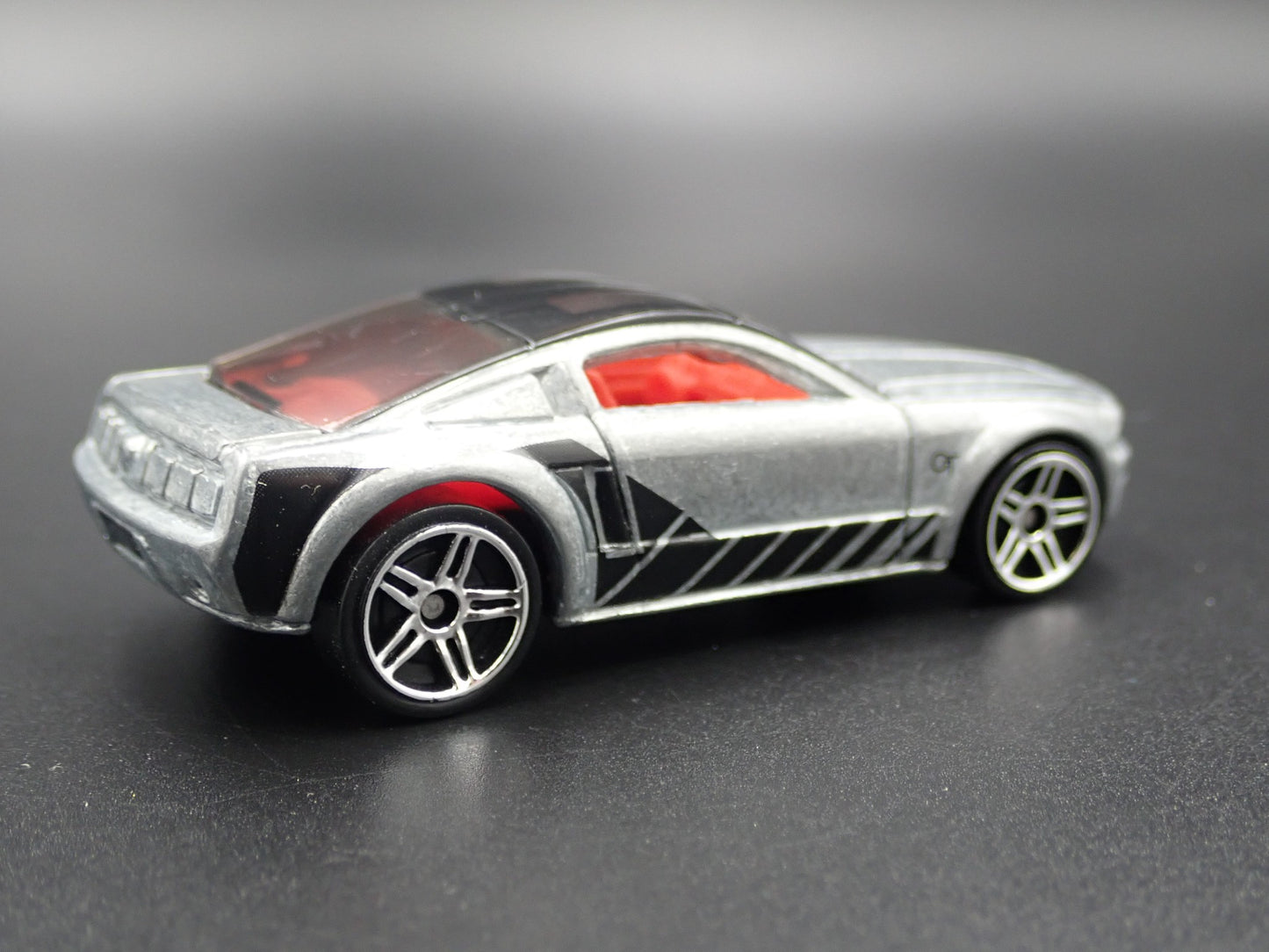 2004 04 FORD MUSTANG GT CONCEPT SILVER 1:64 SCALE COLLECTIBLE DIECAST MODEL CAR