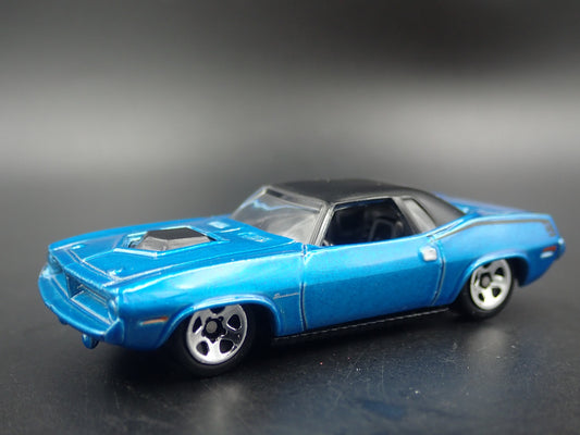 1970 70 PLYMOUTH AAR CUDA BLUE 1:64 SCALE COLLECTIBLE DIORAMA DIECAST MODEL CAR