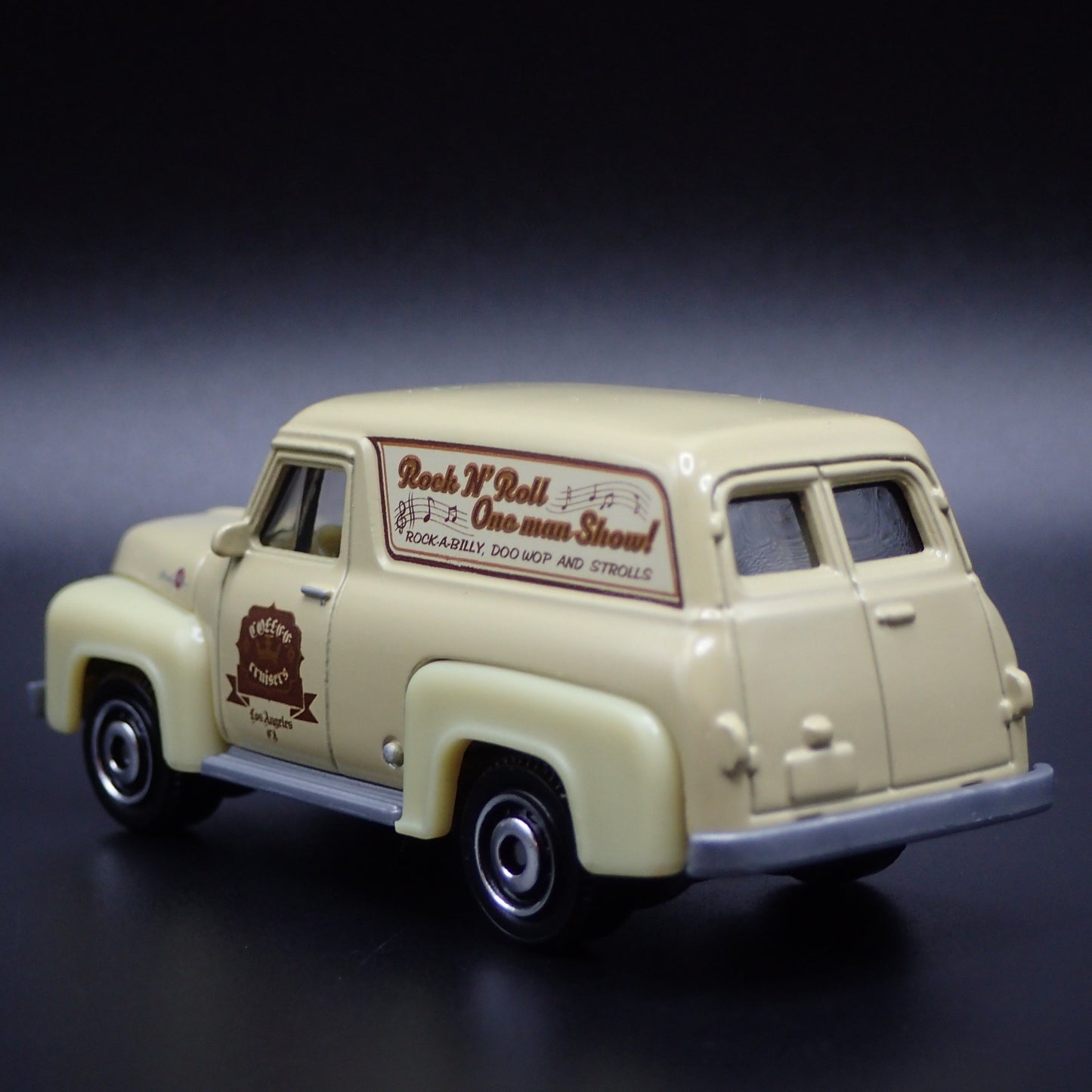 1955 55 FORD PANEL VAN ROCK A BILLY BAND 1:64 SCALE DIORAMA DIECAST MODEL CAR