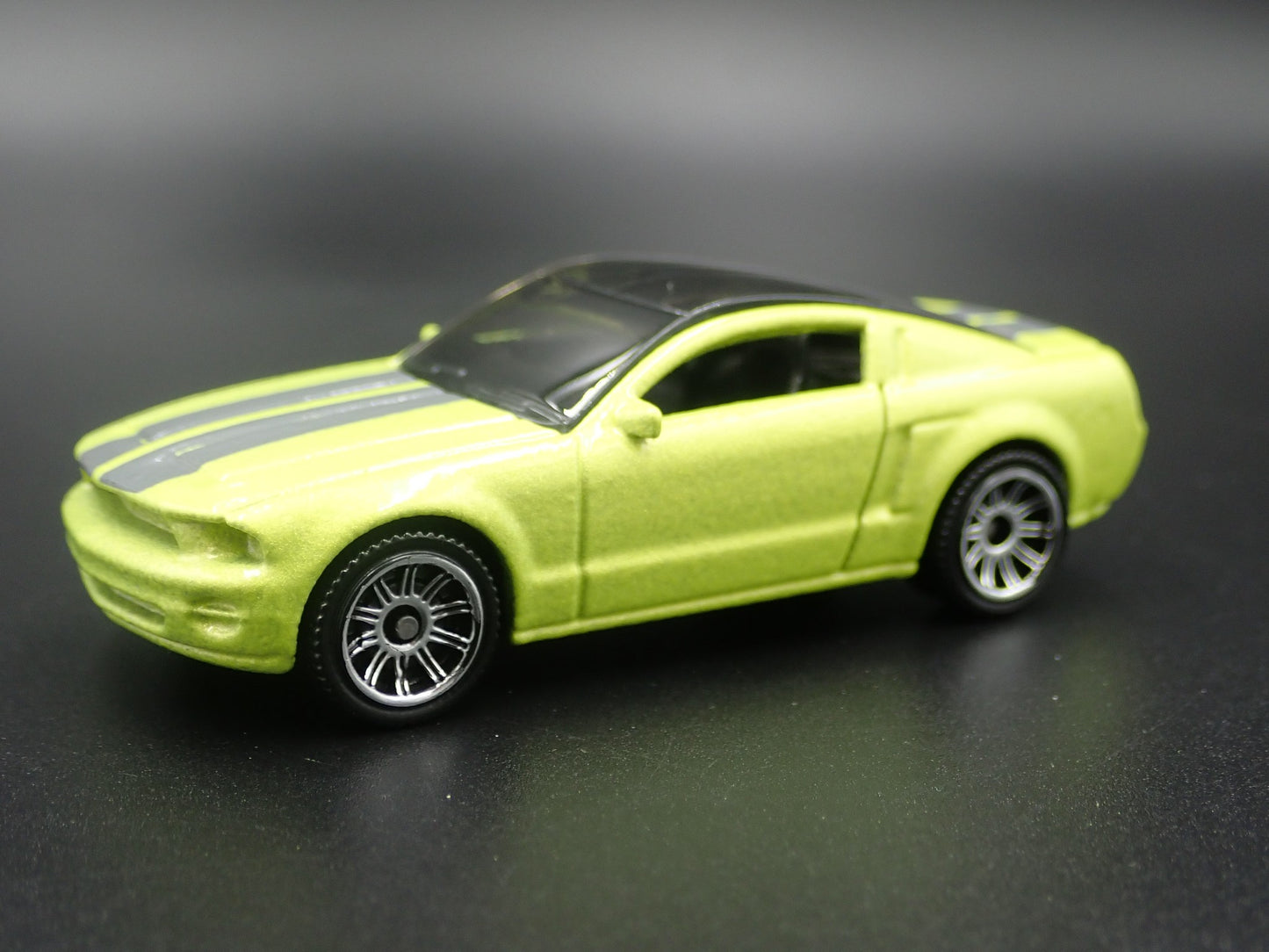 2004 04 FORD MUSTANG GT CONCEPT GREEN 1:64 SCALE COLLECTIBLE DIECAST MODEL CAR