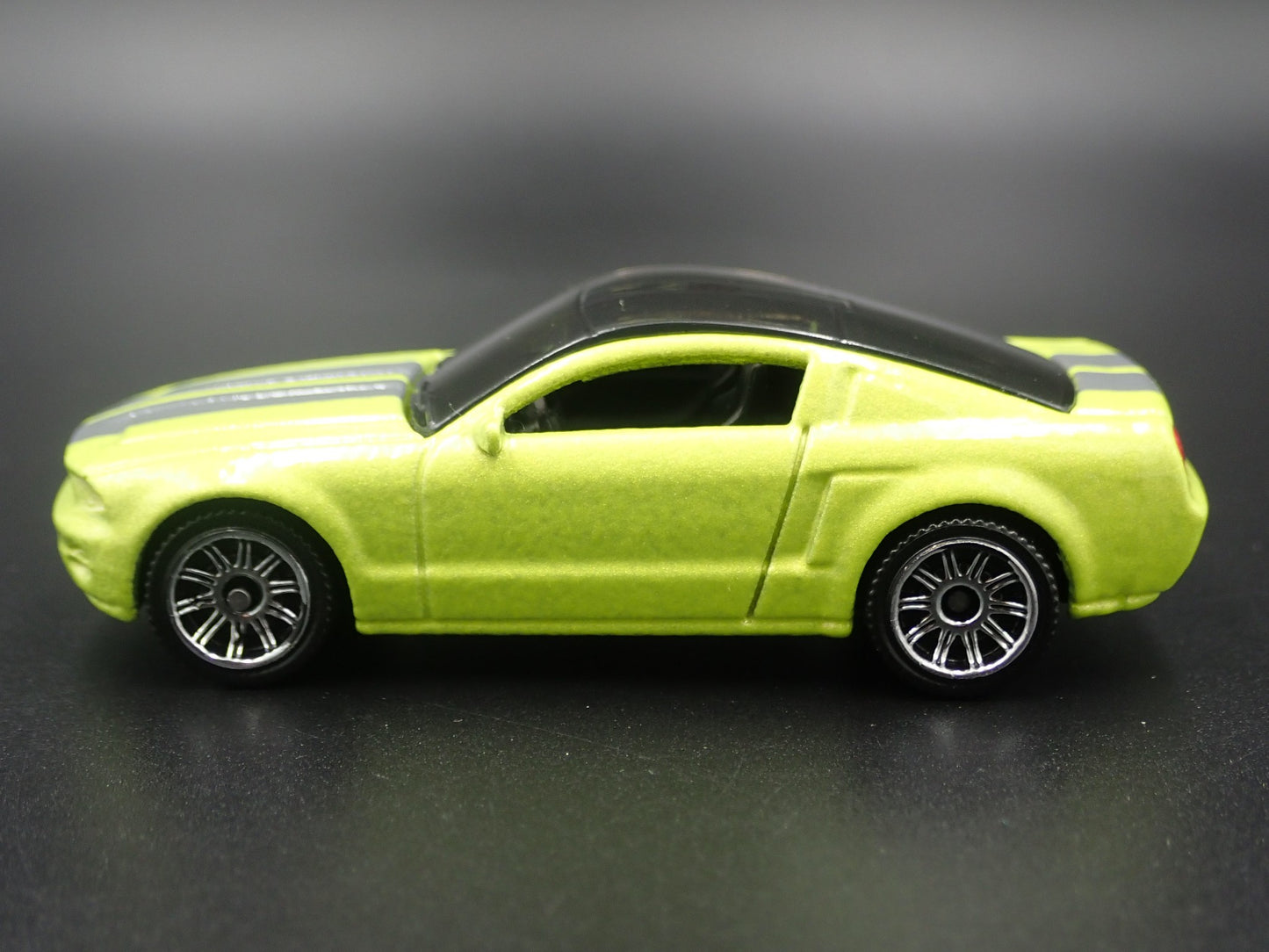 2004 04 FORD MUSTANG GT CONCEPT GREEN 1:64 SCALE COLLECTIBLE DIECAST MODEL CAR