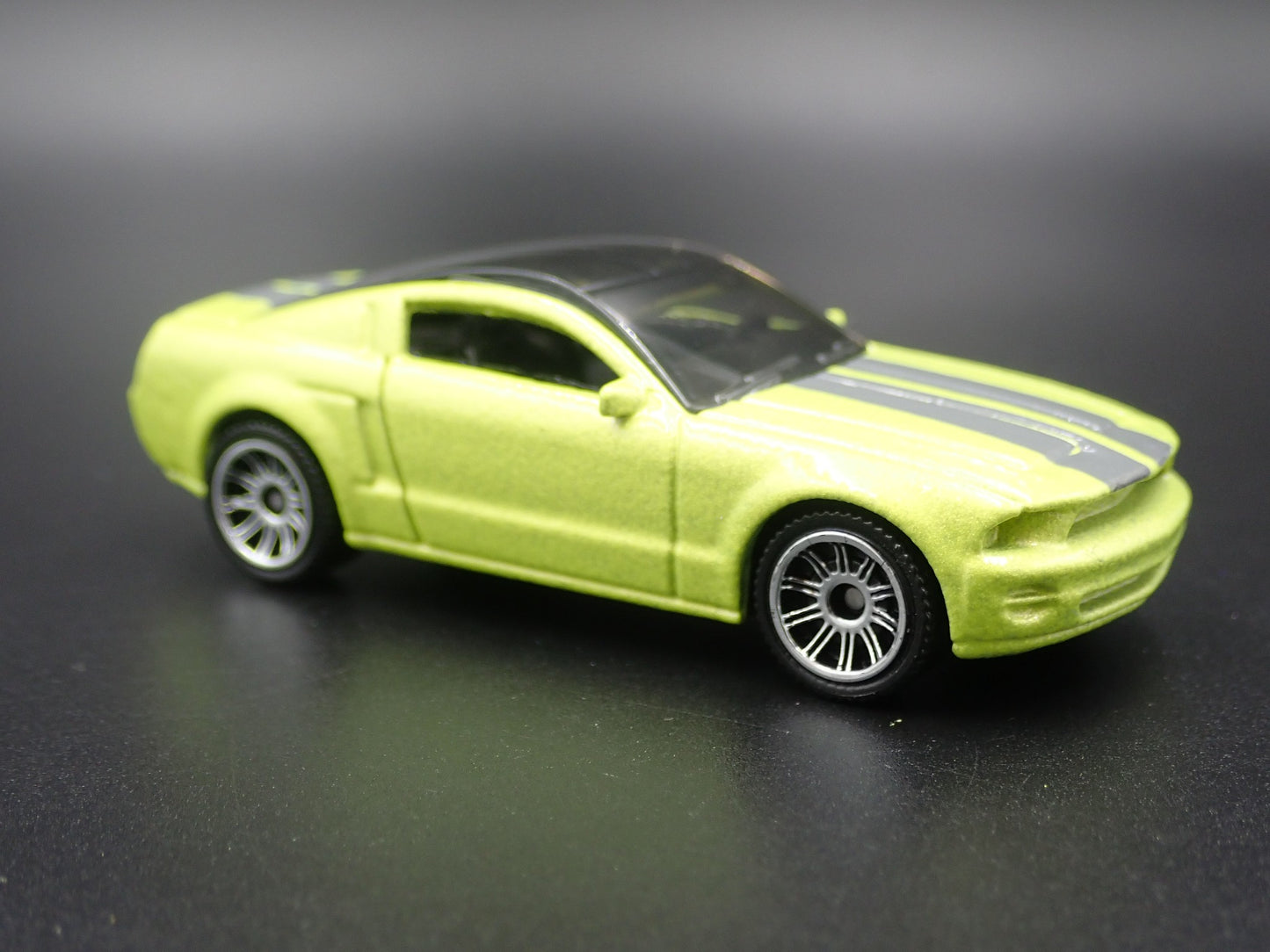 2004 04 FORD MUSTANG GT CONCEPT GREEN 1:64 SCALE COLLECTIBLE DIECAST MODEL CAR