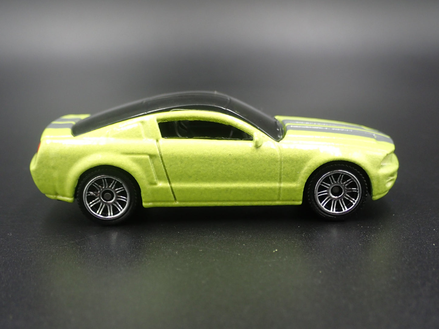 2004 04 FORD MUSTANG GT CONCEPT GREEN 1:64 SCALE COLLECTIBLE DIECAST MODEL CAR