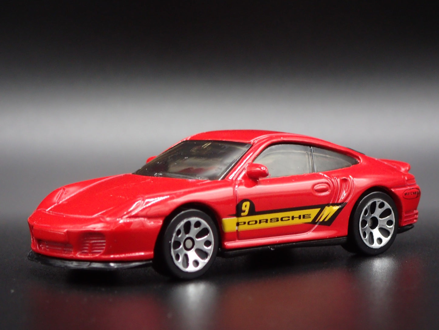 1998-2005 PORSCHE 911 CARRERA 4S 996 RED 1:64 SCALE DIORAMA DIECAST MODEL CAR