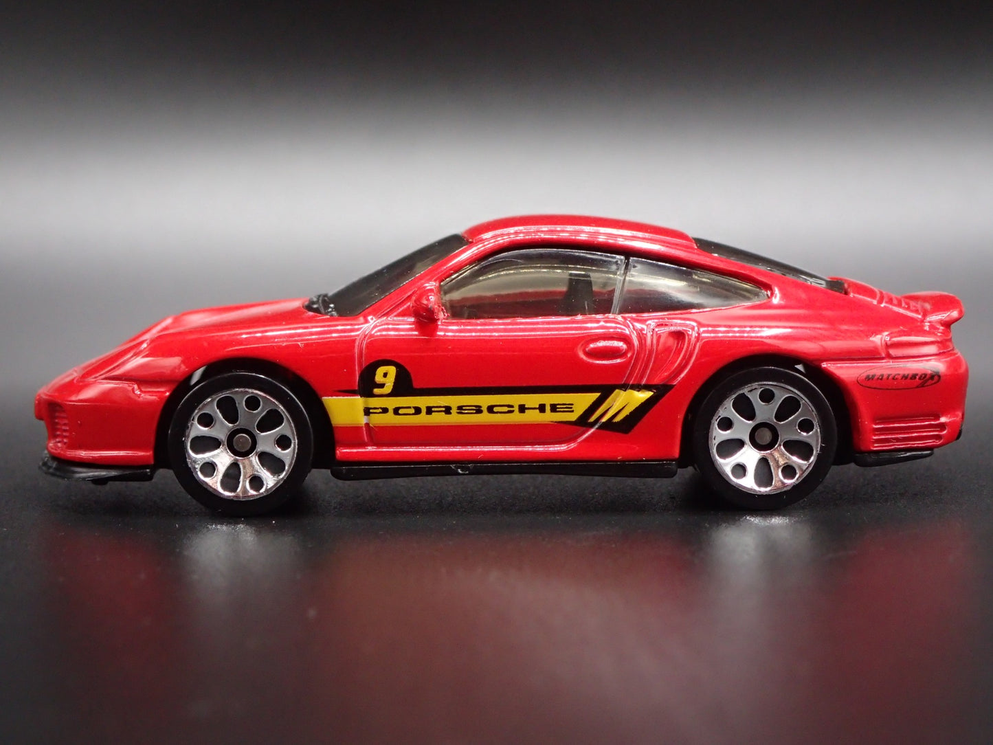 1998-2005 PORSCHE 911 CARRERA 4S 996 RED 1:64 SCALE DIORAMA DIECAST MODEL CAR