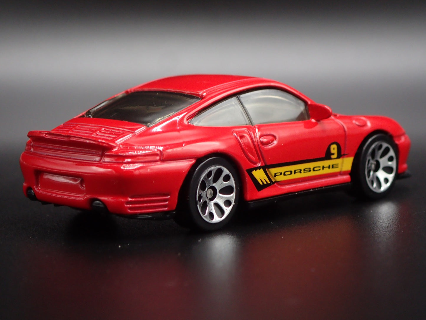 1998-2005 PORSCHE 911 CARRERA 4S 996 RED 1:64 SCALE DIORAMA DIECAST MODEL CAR