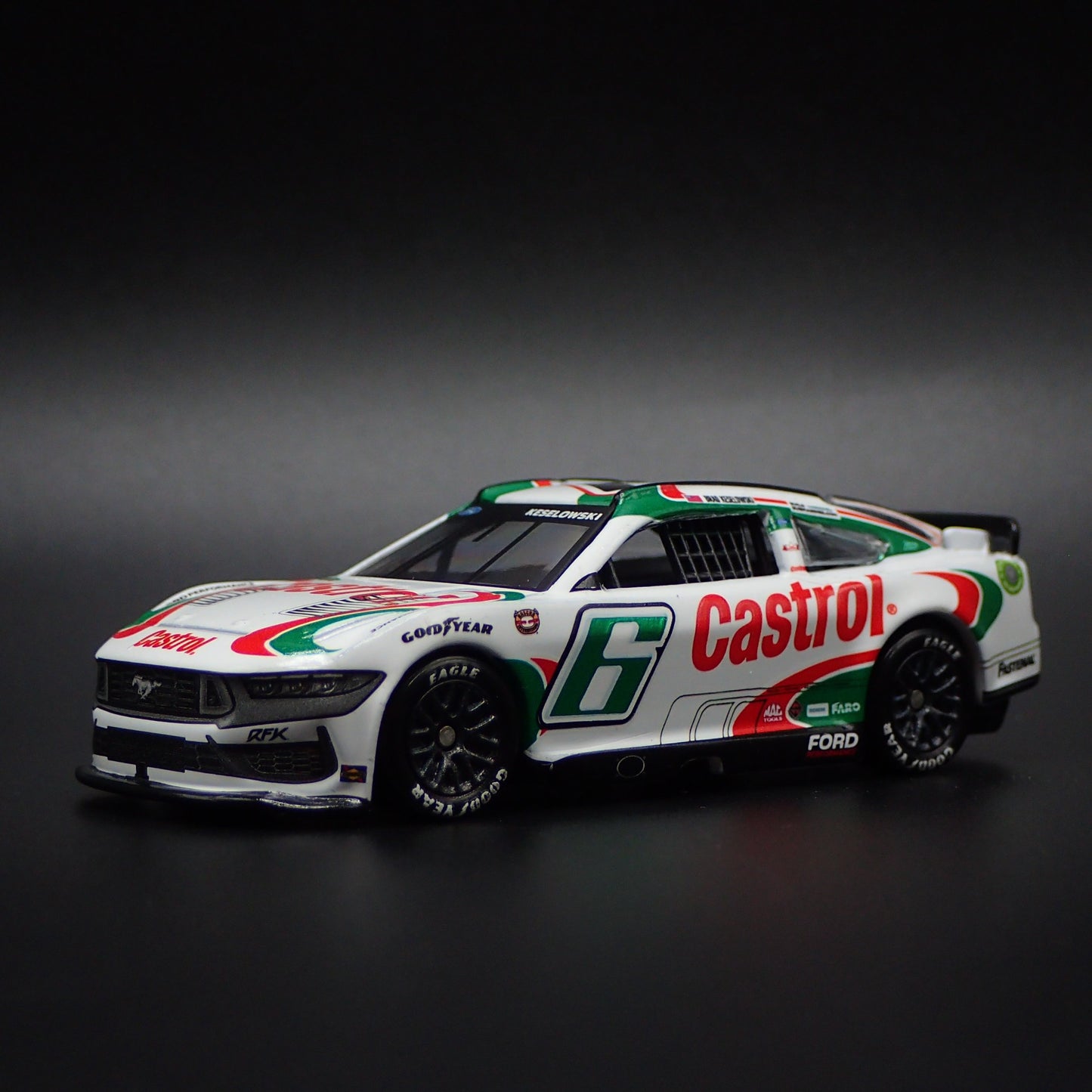 2024 FORD MUSTANG 6 BRAD KESELOWSKI CASTROL THROW NASCAR 1:64 DIECAST MODEL CAR