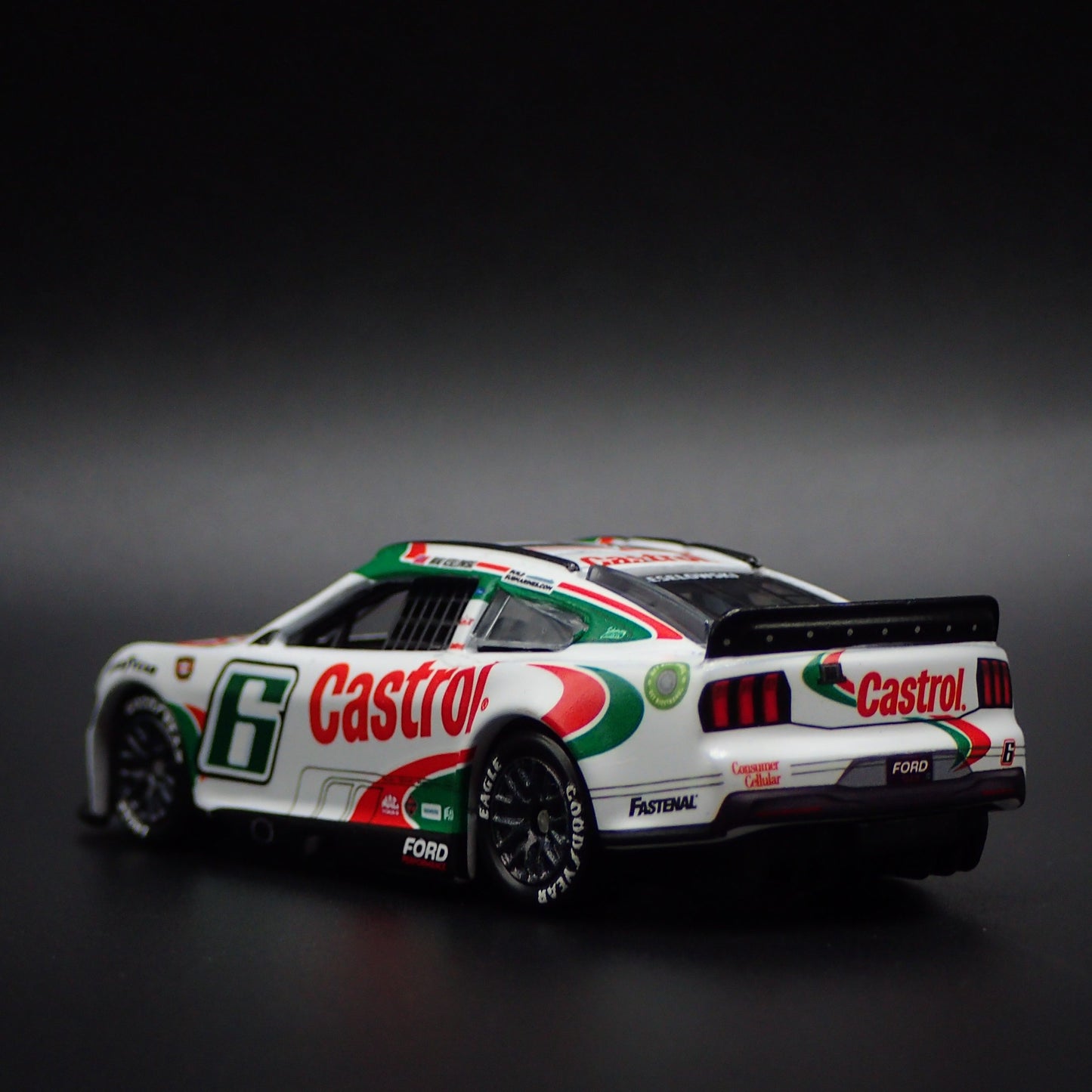 2024 FORD MUSTANG 6 BRAD KESELOWSKI CASTROL THROW NASCAR 1:64 DIECAST MODEL CAR
