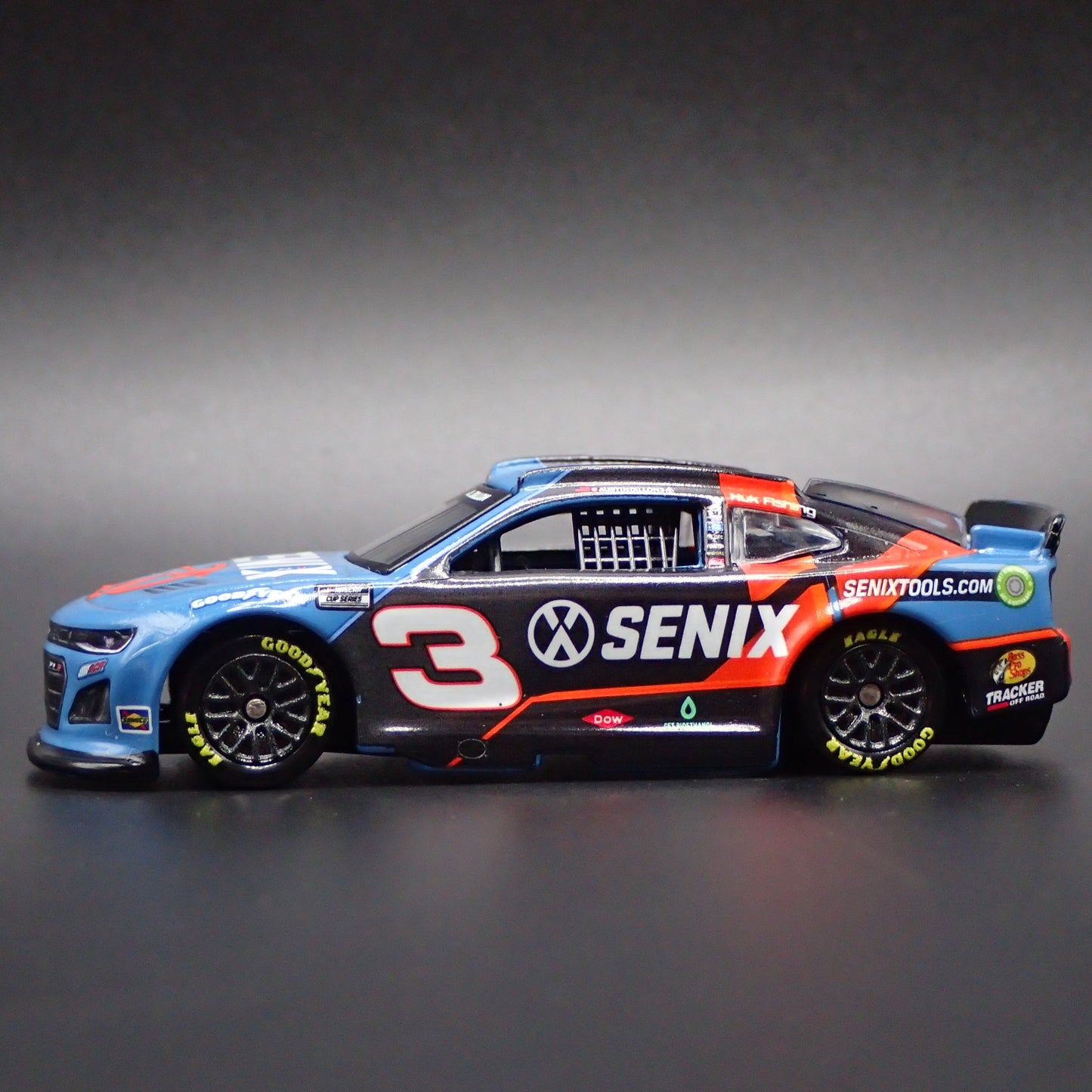 2024 CHEVY CAMARO ZL1 3 AUSTIN DILLON SENIX TOOLS NASCAR 1:64 DIECAST MODEL CAR