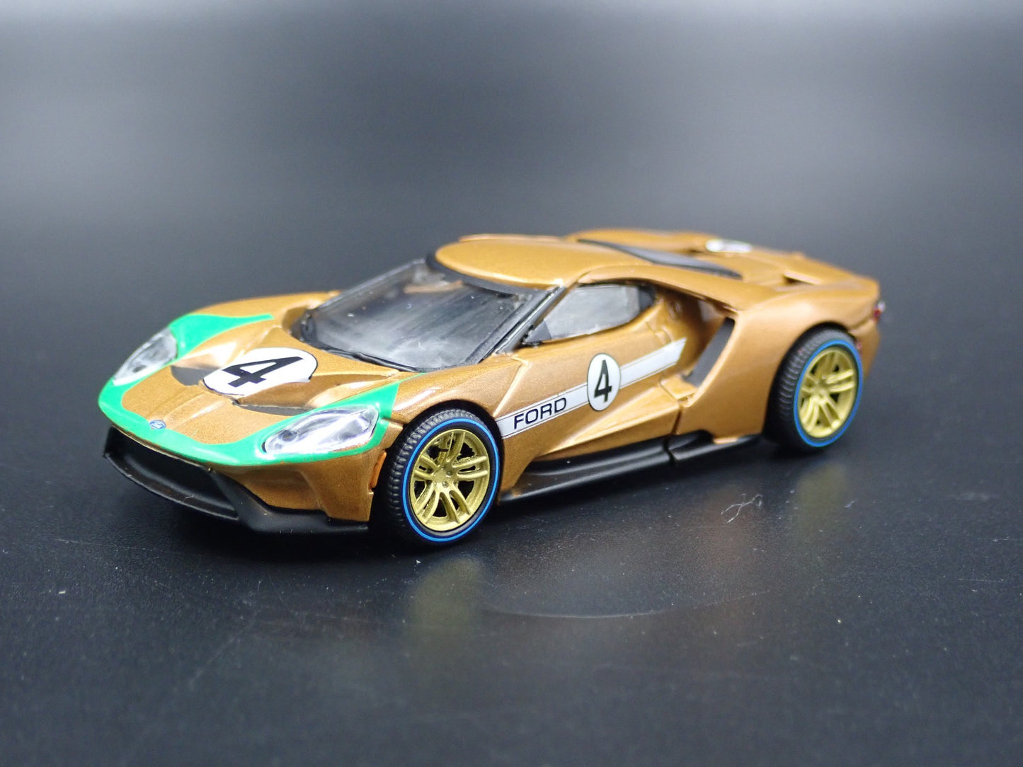 2017-2022 FORD GT RACING #4 SUPERCAR GOLD 1:64 SCALE DIORAMA DIECAST MODEL CAR