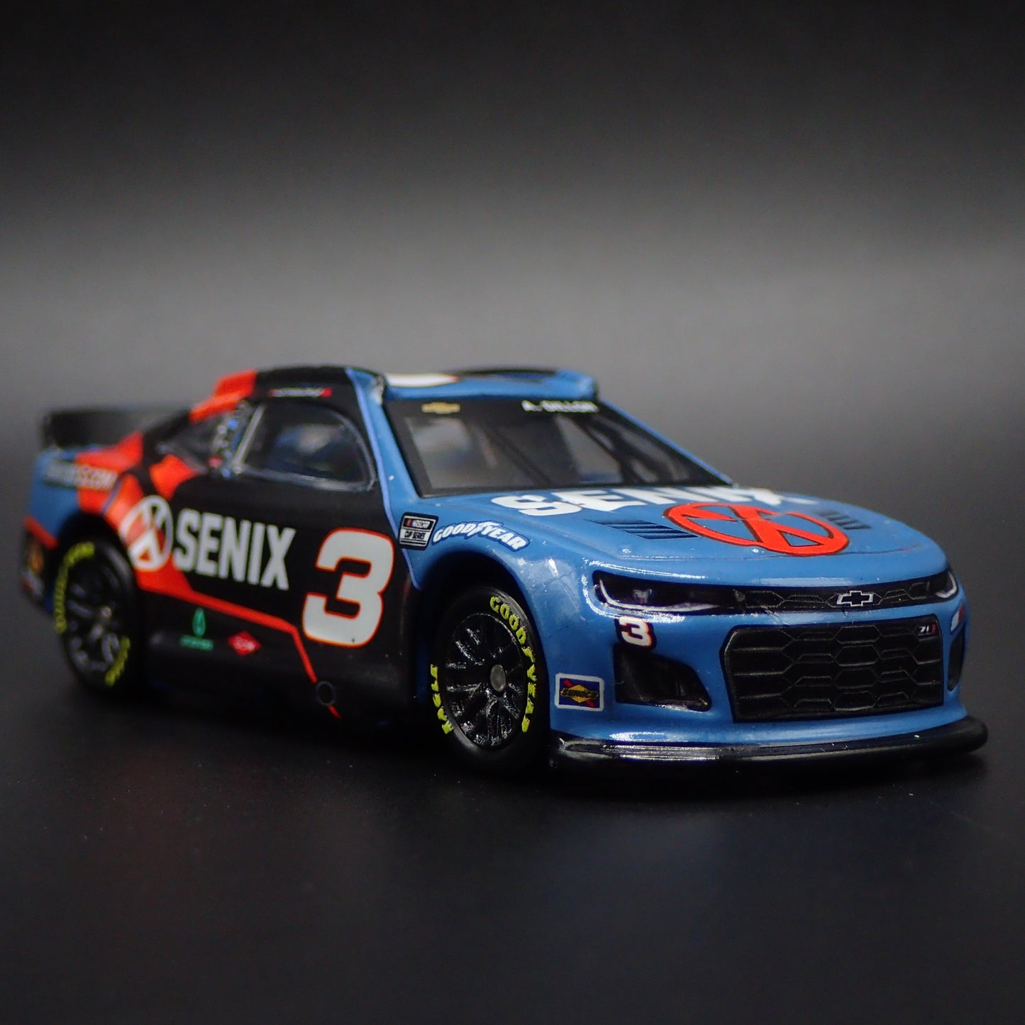 2024 CHEVY CAMARO ZL1 3 AUSTIN DILLON SENIX TOOLS NASCAR 1:64 DIECAST MODEL CAR
