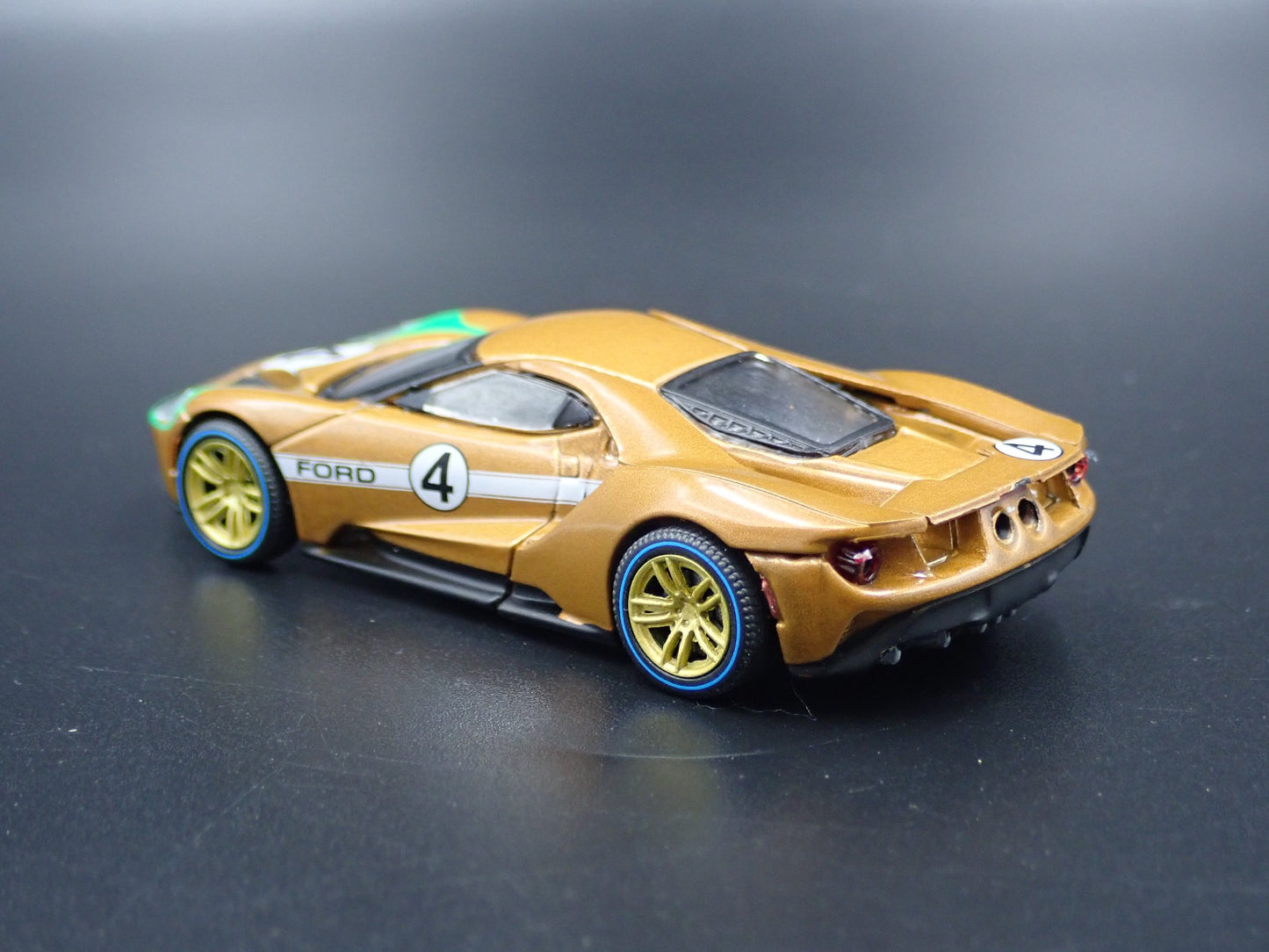 2017-2022 FORD GT RACING #4 SUPERCAR GOLD 1:64 SCALE DIORAMA DIECAST MODEL CAR