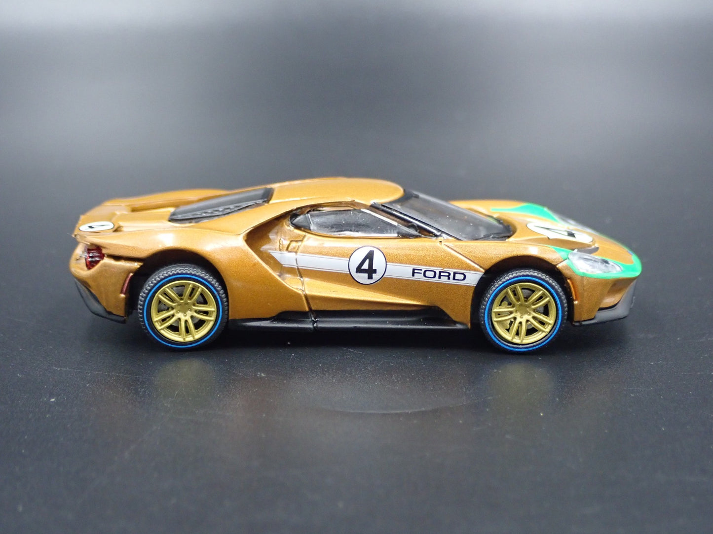 2017-2022 FORD GT RACING #4 SUPERCAR GOLD 1:64 SCALE DIORAMA DIECAST MODEL CAR