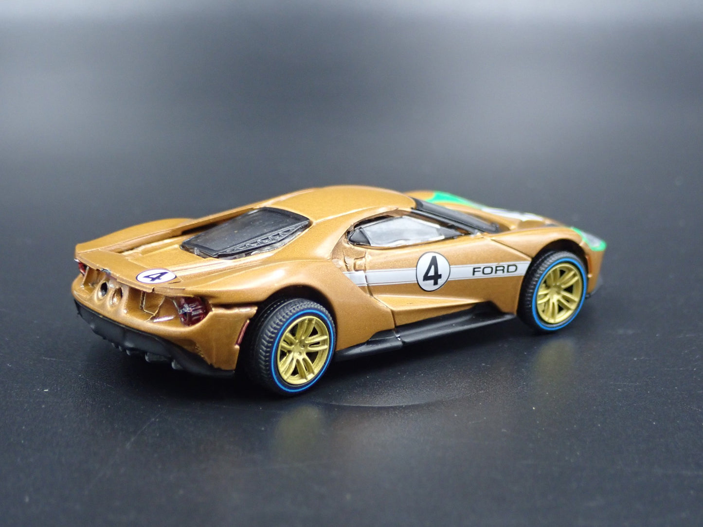2017-2022 FORD GT RACING #4 SUPERCAR GOLD 1:64 SCALE DIORAMA DIECAST MODEL CAR