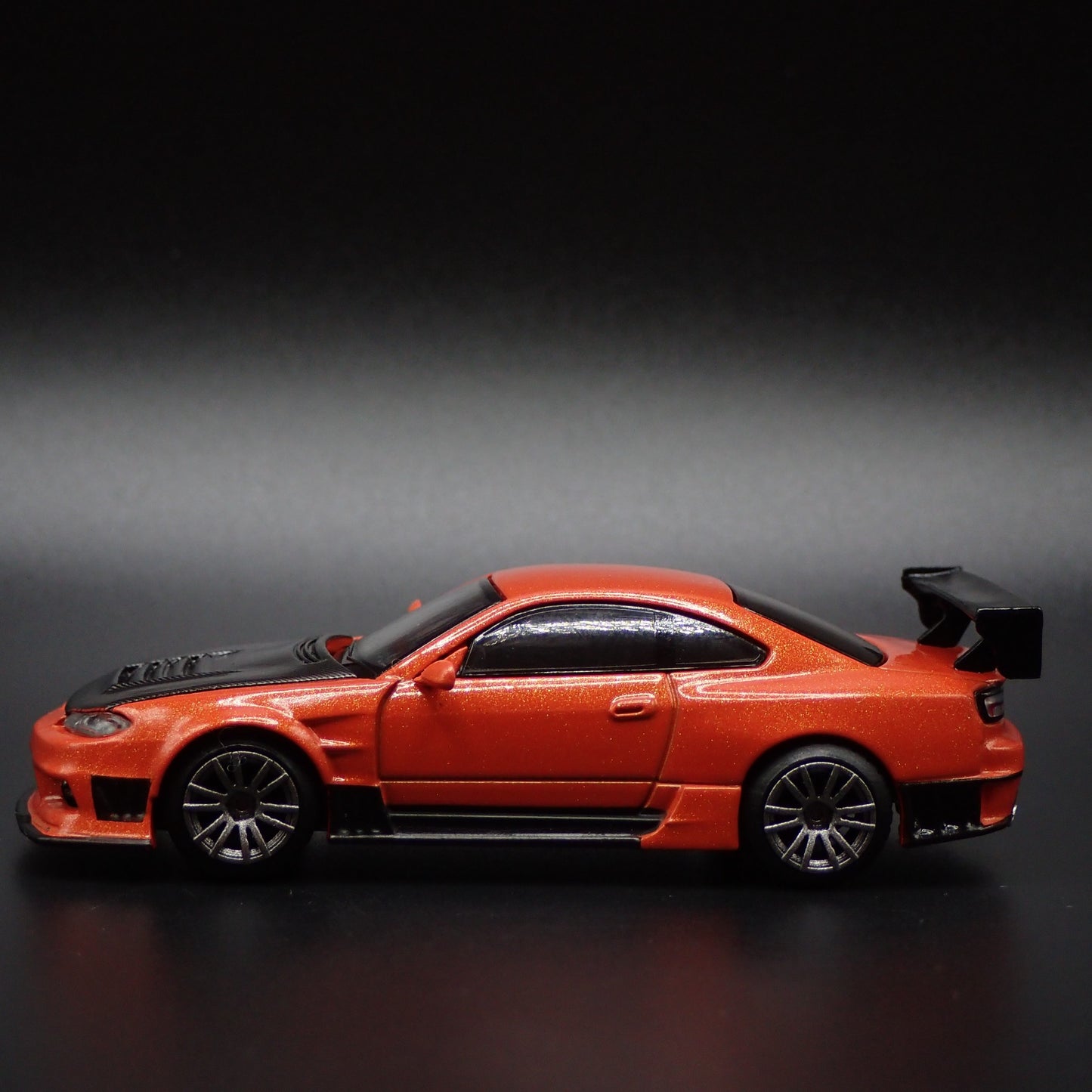 1999-2002 NISSAN SILVIA S15 D-MAX ORANGE 1:64 SCALE DIORAMA DIECAST MODEL CAR