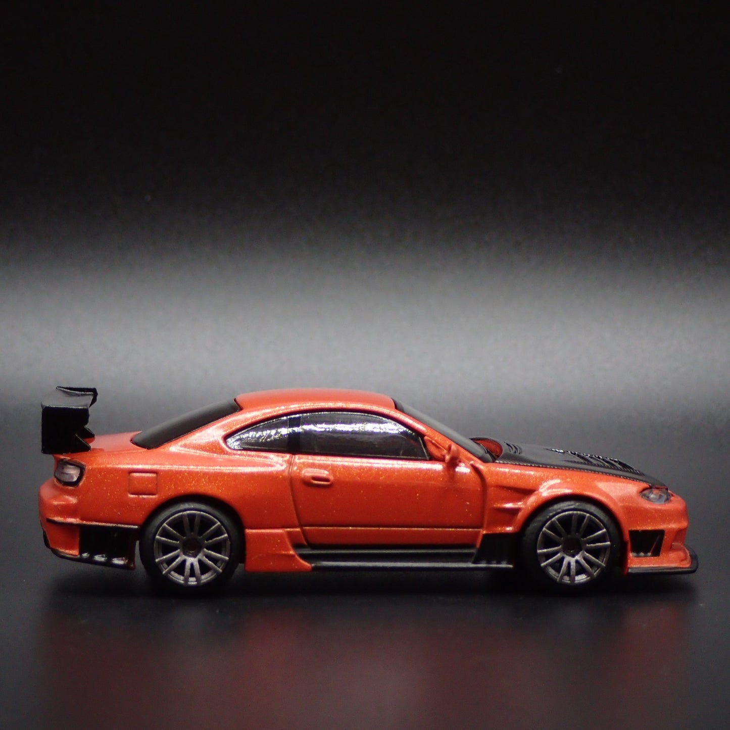 1999-2002 NISSAN SILVIA S15 D-MAX ORANGE 1:64 SCALE DIORAMA DIECAST MODEL CAR