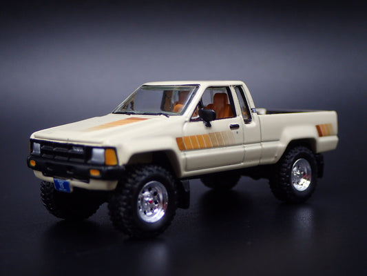 1985 85 TOYOTA SR5 PICKUP TRUCK IVORY 1/64 SCALE COLLECTIBLE DIECAST MODEL CAR