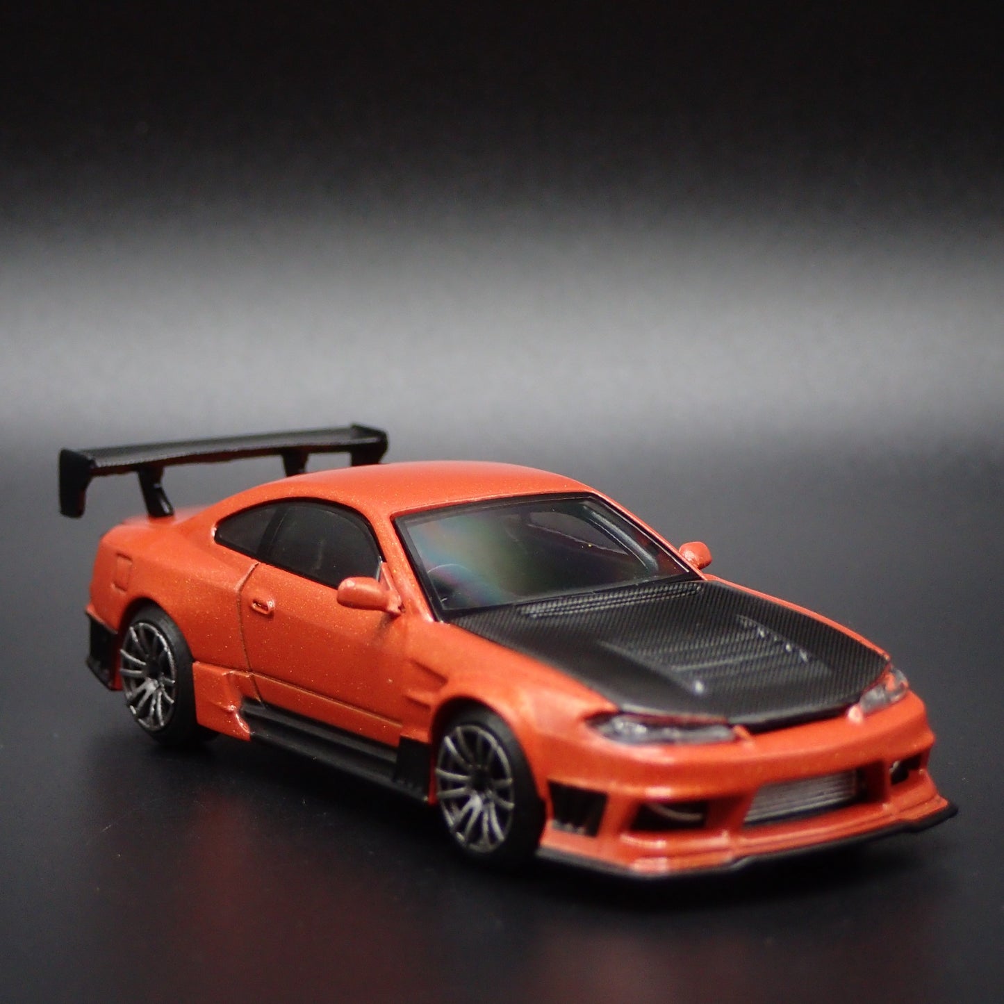 1999-2002 NISSAN SILVIA S15 D-MAX ORANGE 1:64 SCALE DIORAMA DIECAST MODEL CAR