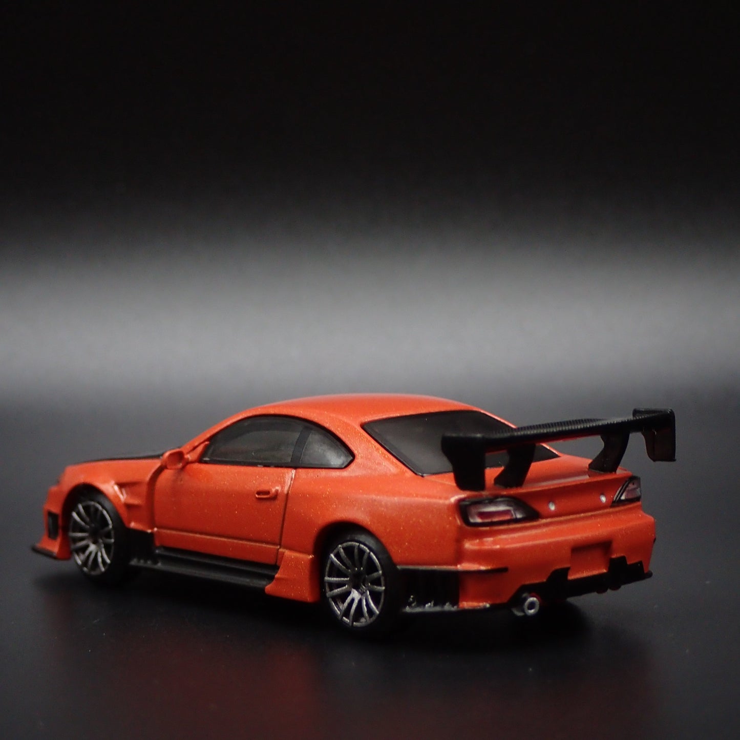 1999-2002 NISSAN SILVIA S15 D-MAX ORANGE 1:64 SCALE DIORAMA DIECAST MODEL CAR