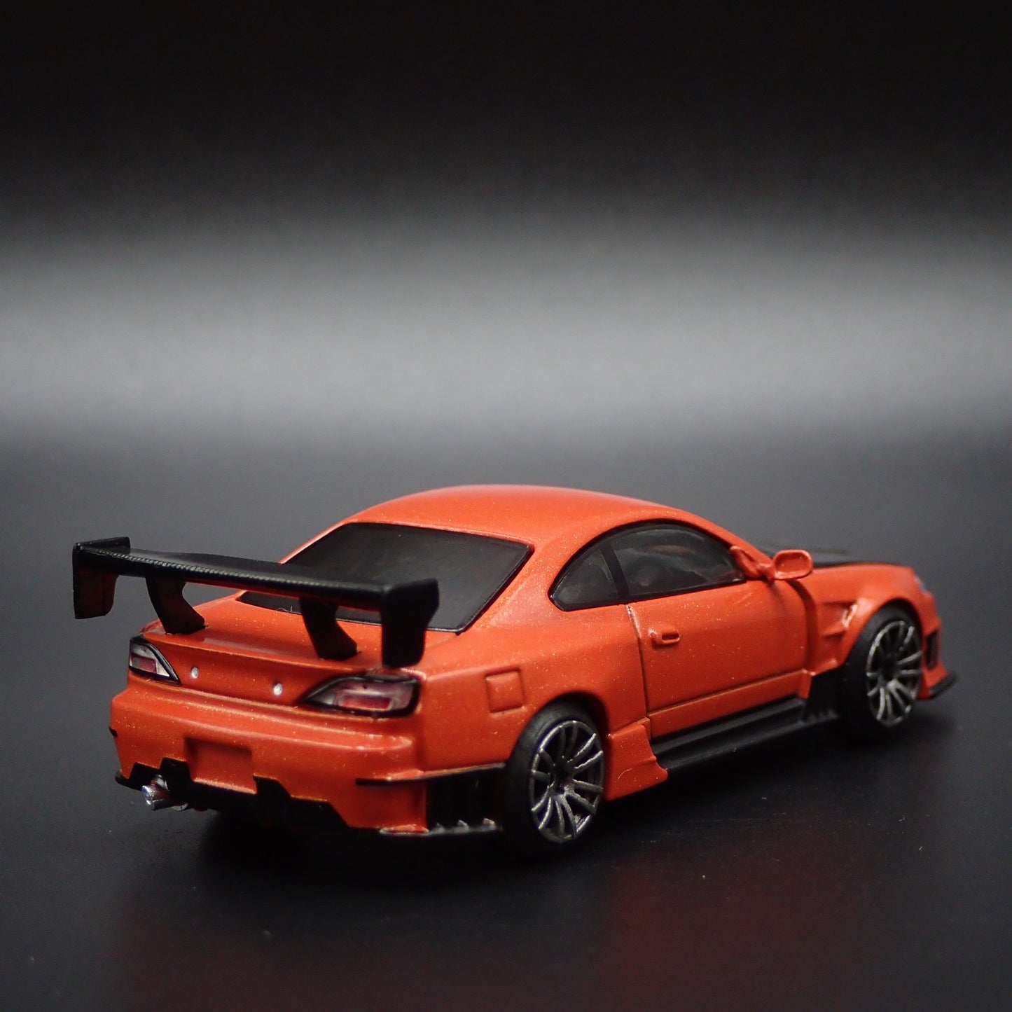 1999-2002 NISSAN SILVIA S15 D-MAX ORANGE 1:64 SCALE DIORAMA DIECAST MODEL CAR