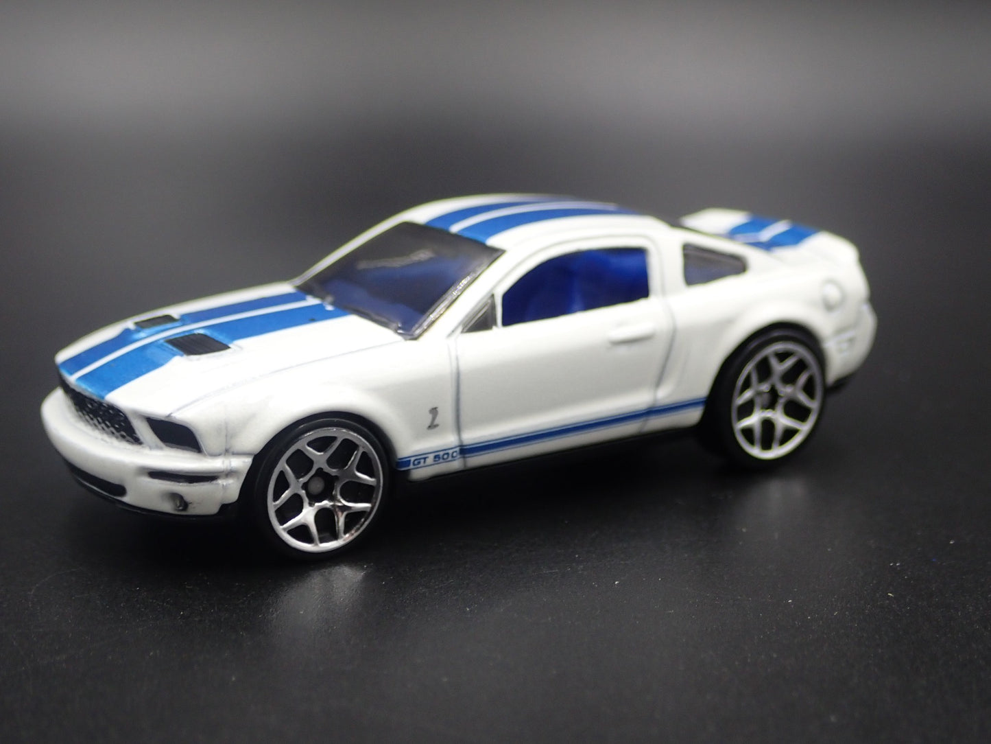 2007 07 FORD MUSTANG SHELBY GT500 WHITE 1:64 SCALE COLLECTIBLE DIECAST MODEL CAR