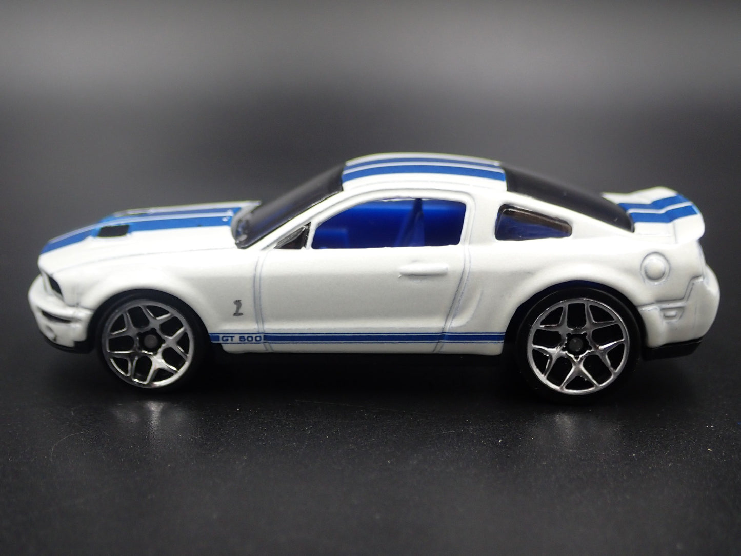 2007 07 FORD MUSTANG SHELBY GT500 WHITE 1:64 SCALE COLLECTIBLE DIECAST MODEL CAR