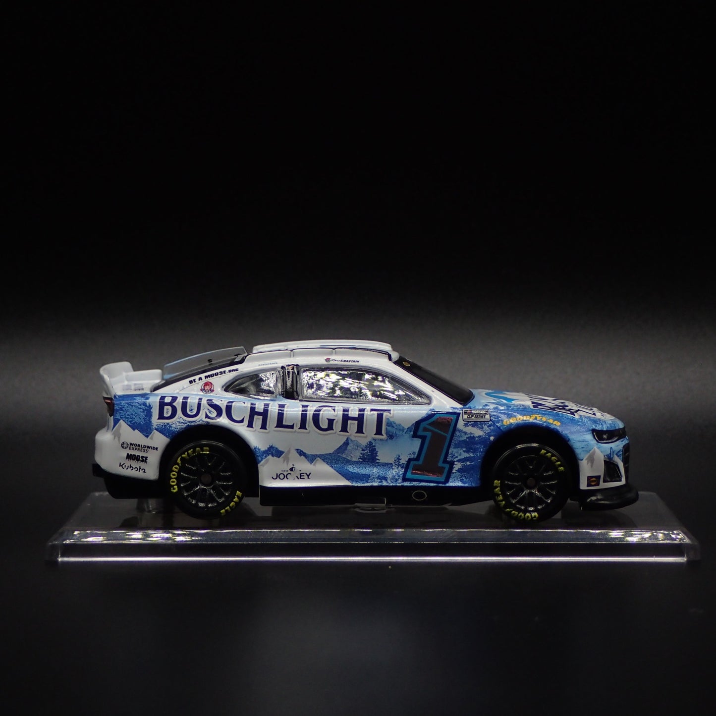 2024 CHEVY CAMARO ZL1 1 ROSS CHASTAIN BUSCH LIGHT NASCAR 1:64 DIECAST MODEL CAR