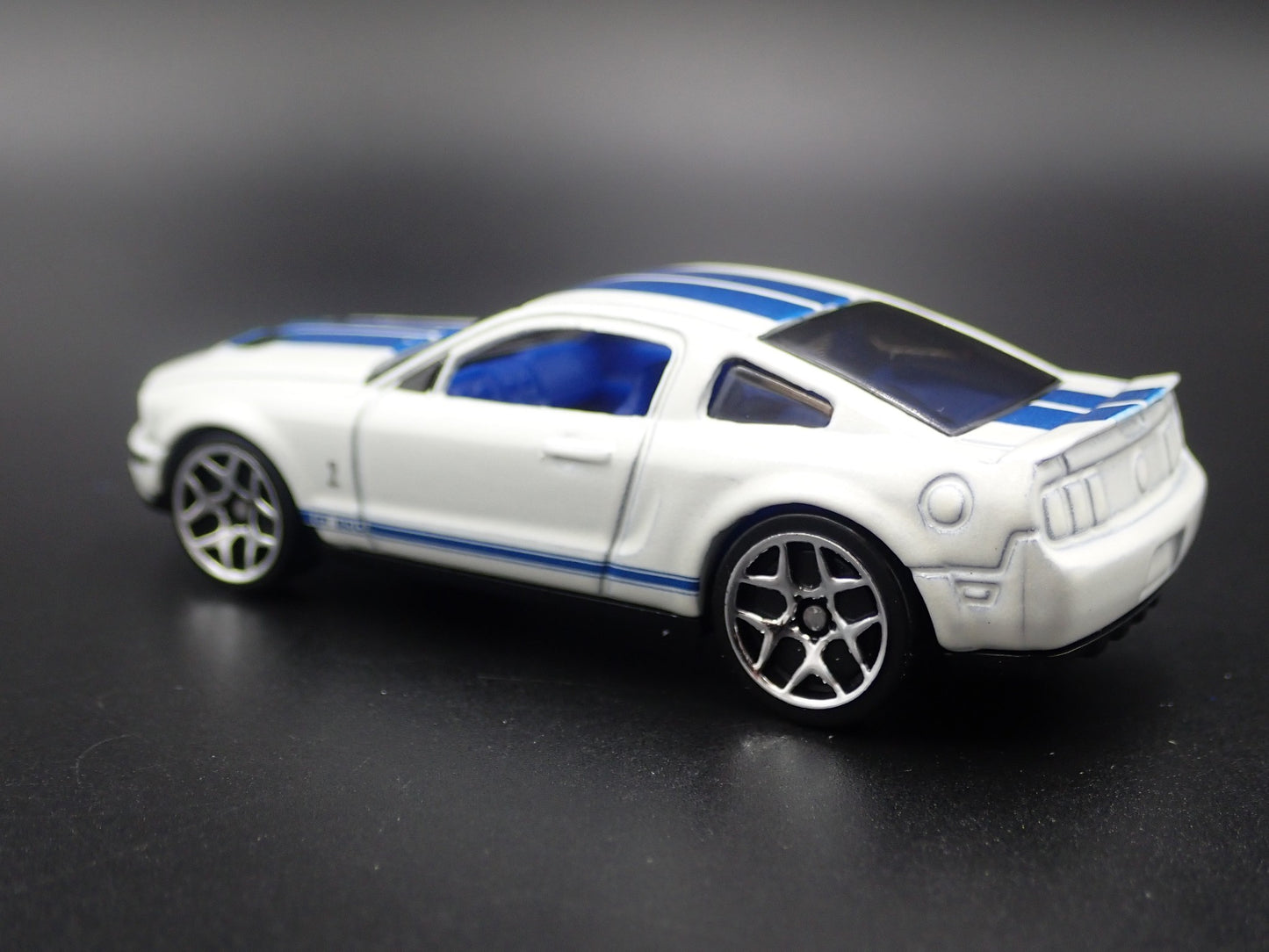 2007 07 FORD MUSTANG SHELBY GT500 WHITE 1:64 SCALE COLLECTIBLE DIECAST MODEL CAR
