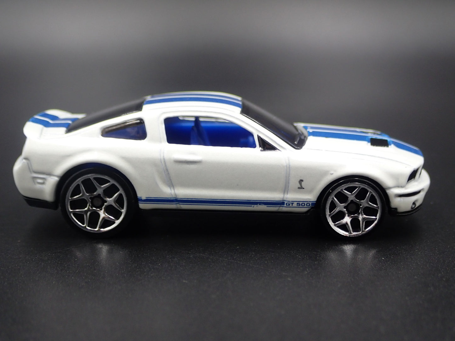 2007 07 FORD MUSTANG SHELBY GT500 WHITE 1:64 SCALE COLLECTIBLE DIECAST MODEL CAR