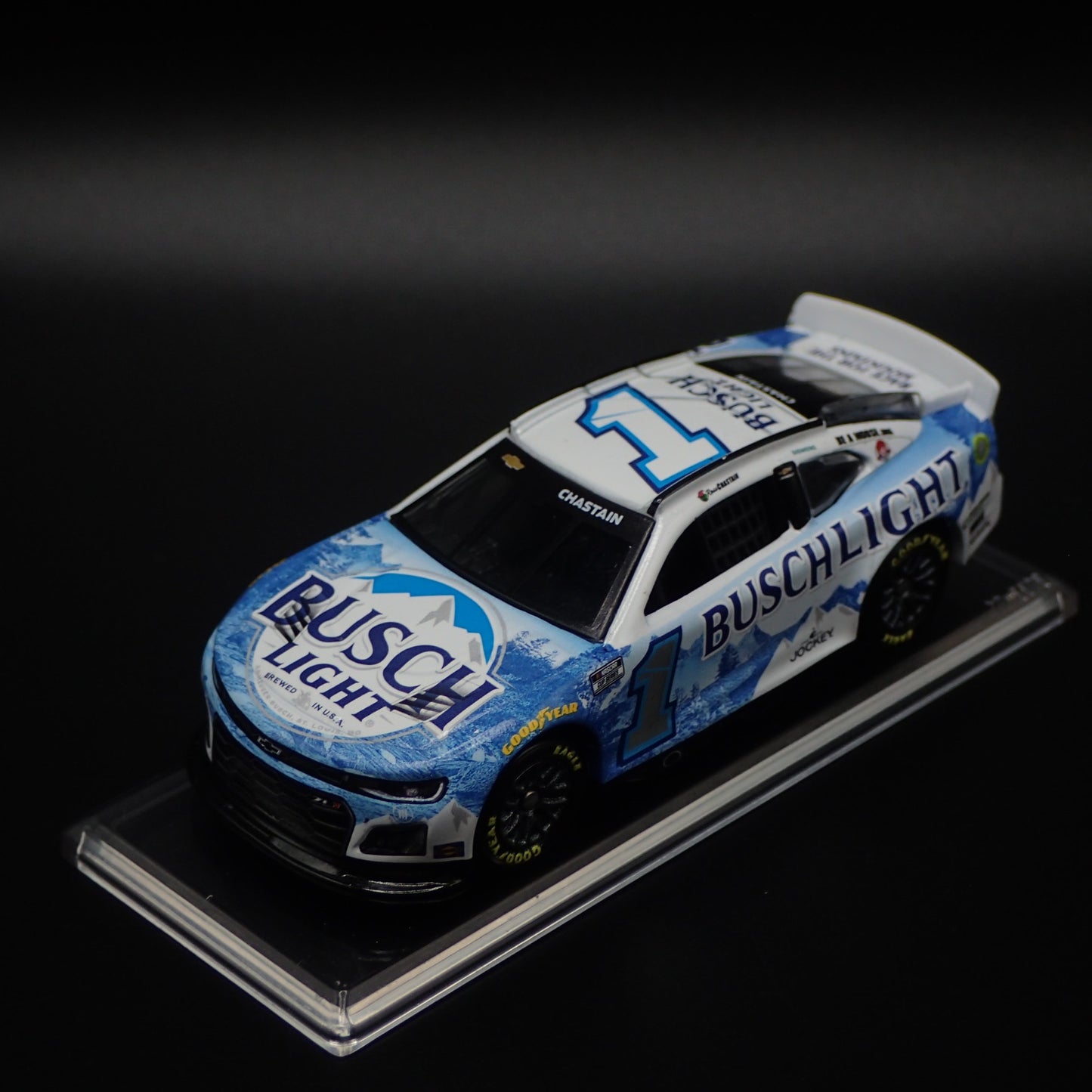 2024 CHEVY CAMARO ZL1 1 ROSS CHASTAIN BUSCH LIGHT NASCAR 1:64 DIECAST MODEL CAR