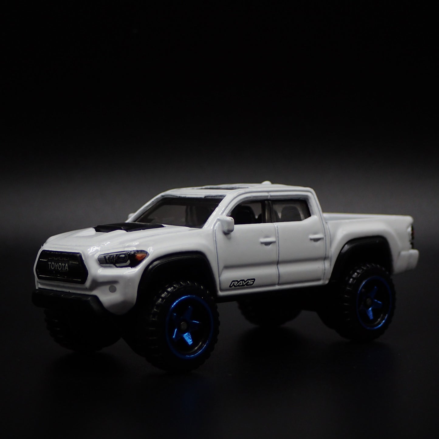 2016-2023 TOYOTA TACOMA PICKUP TRUCK WHITE 1:64 SCALE DIORAMA DIECAST MODEL CAR