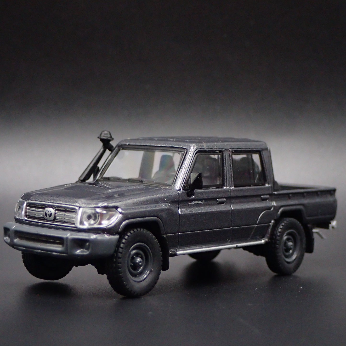TOYOTA LAND CRUISER 70 SERIES DOUBLE CAB LC79 TRUCK 1/64 SCALE DIECAST MODEL CAR