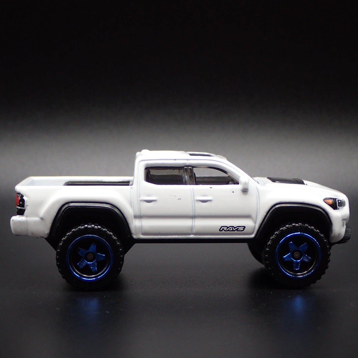 2016-2023 TOYOTA TACOMA PICKUP TRUCK WHITE 1:64 SCALE DIORAMA DIECAST MODEL CAR