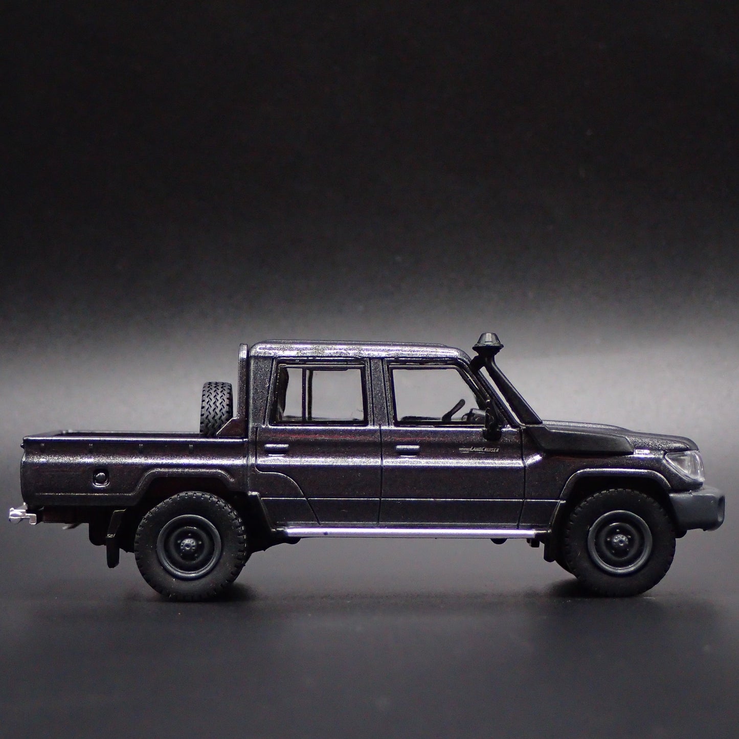 TOYOTA LAND CRUISER 70 SERIES DOUBLE CAB LC79 TRUCK 1/64 SCALE DIECAST MODEL CAR