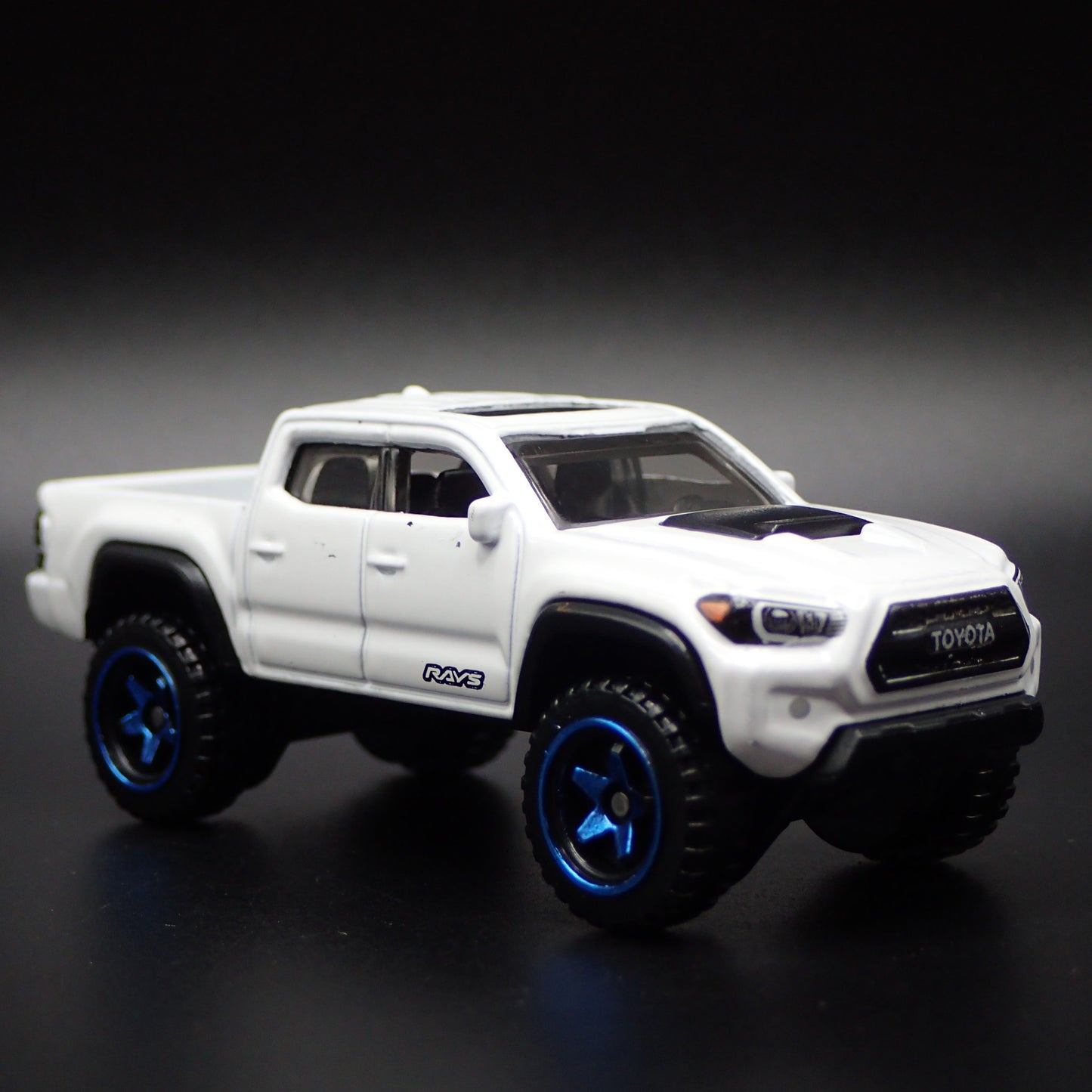 2016-2023 TOYOTA TACOMA PICKUP TRUCK WHITE 1:64 SCALE DIORAMA DIECAST MODEL CAR