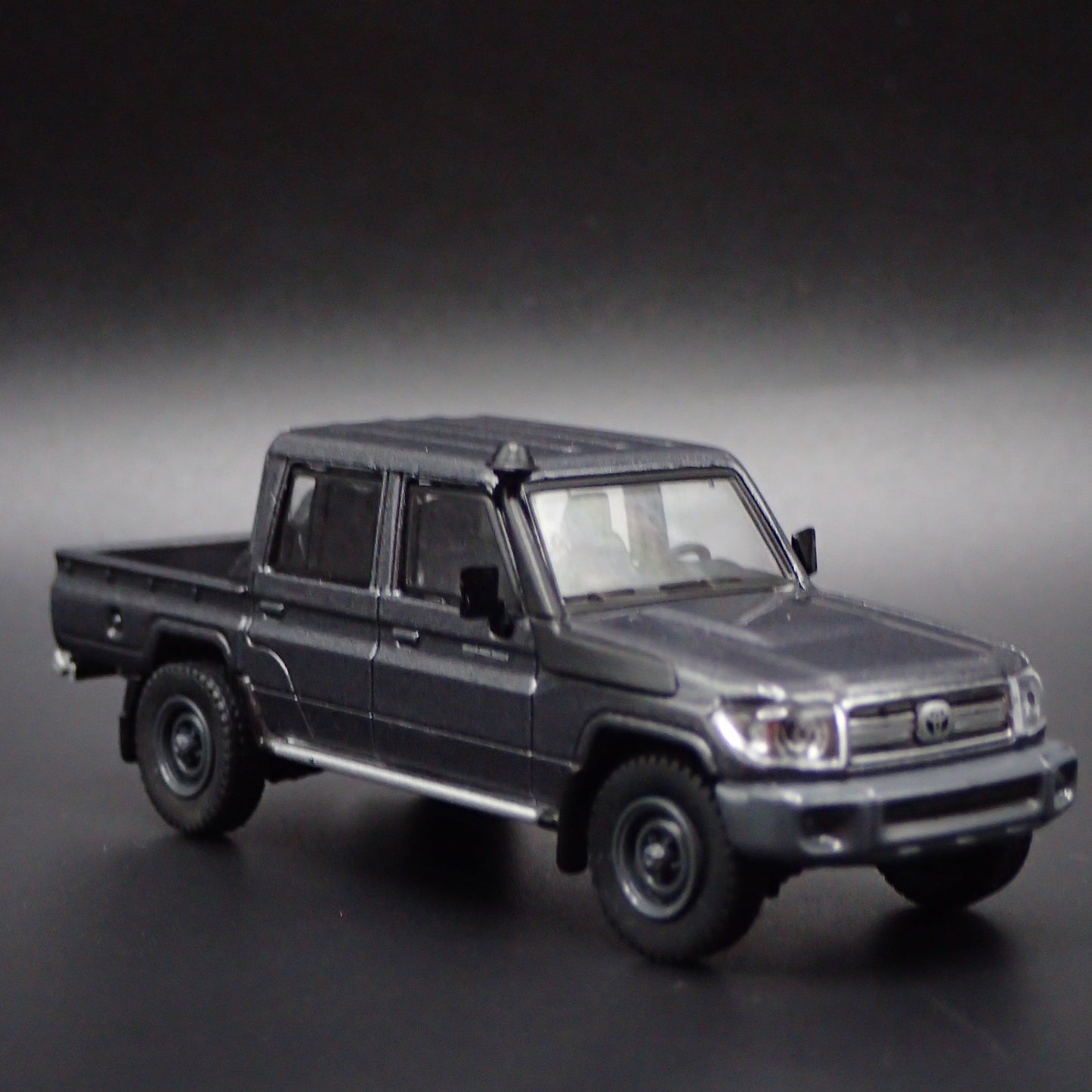 TOYOTA LAND CRUISER 70 SERIES DOUBLE CAB LC79 TRUCK 1/64 SCALE DIECAST MODEL CAR