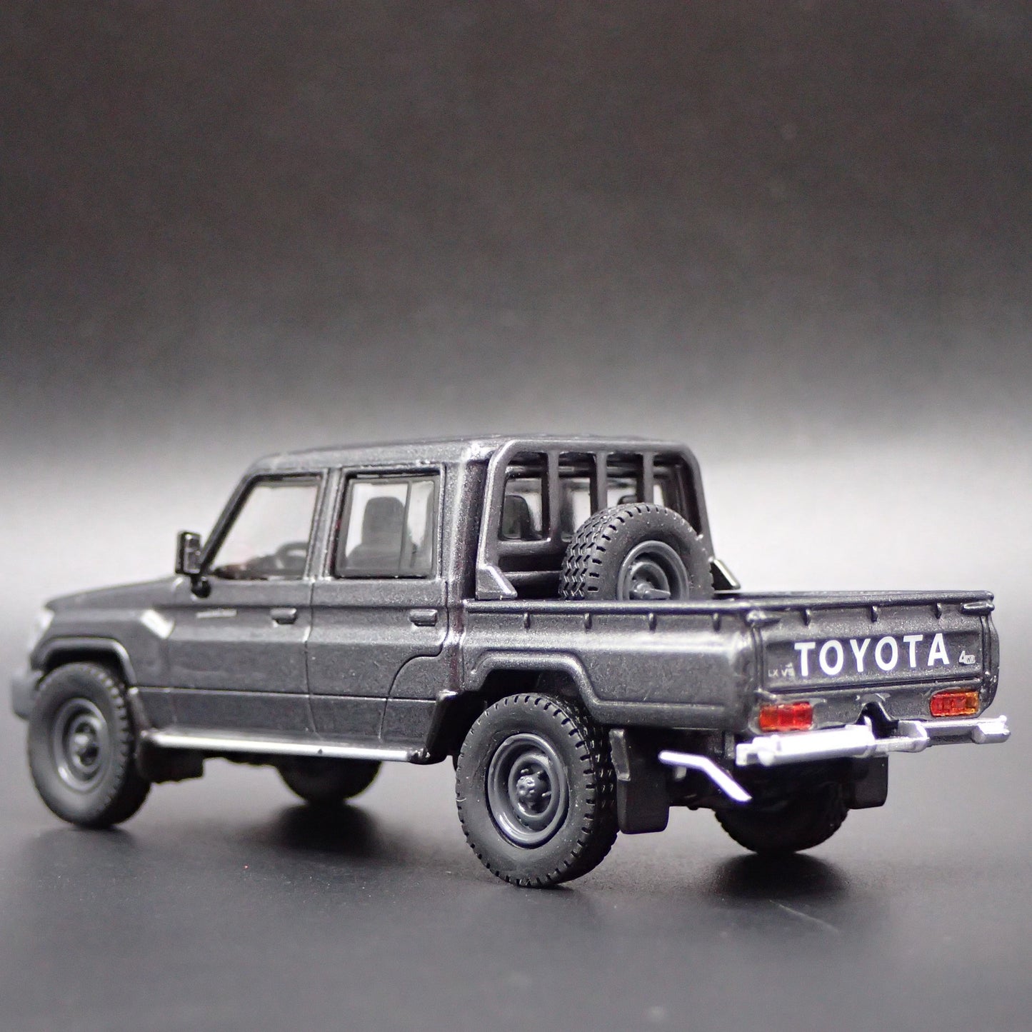 TOYOTA LAND CRUISER 70 SERIES DOUBLE CAB LC79 TRUCK 1/64 SCALE DIECAST MODEL CAR