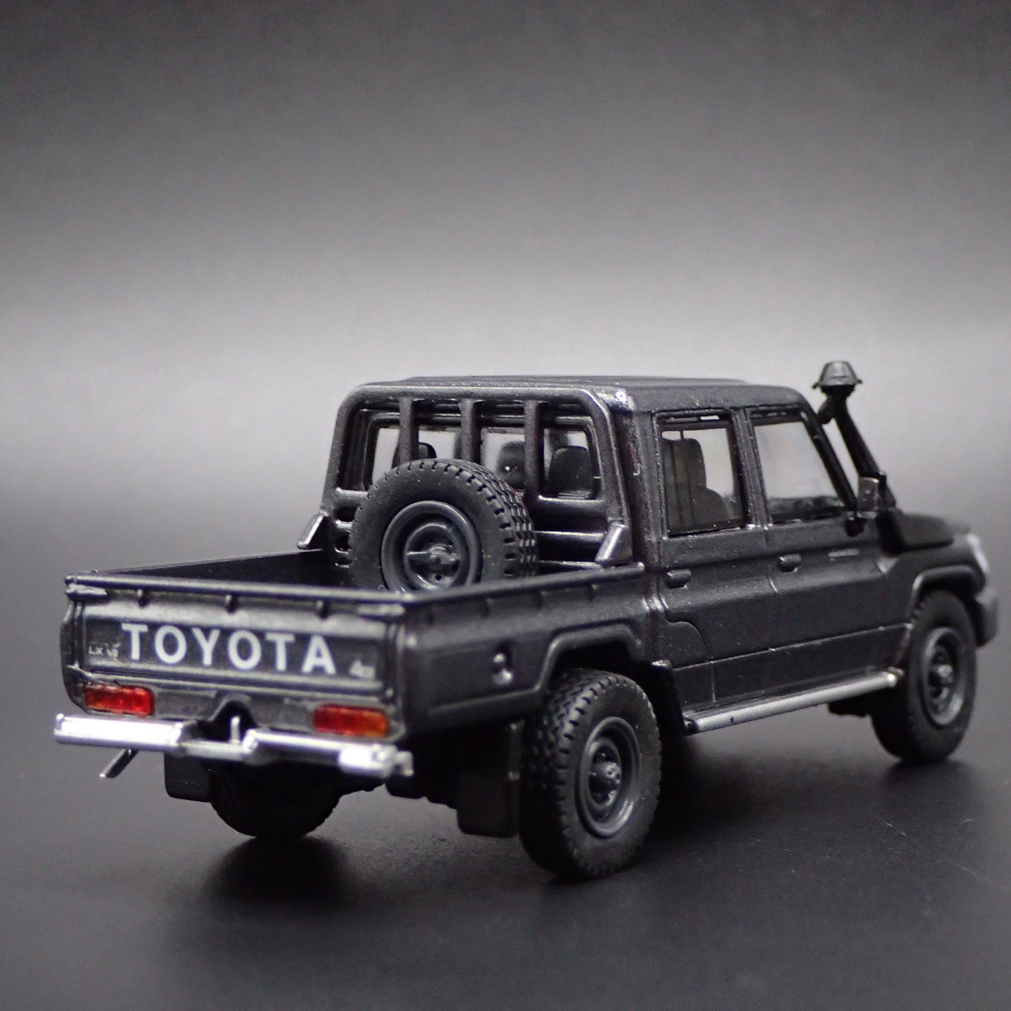 TOYOTA LAND CRUISER 70 SERIES DOUBLE CAB LC79 TRUCK 1/64 SCALE DIECAST MODEL CAR