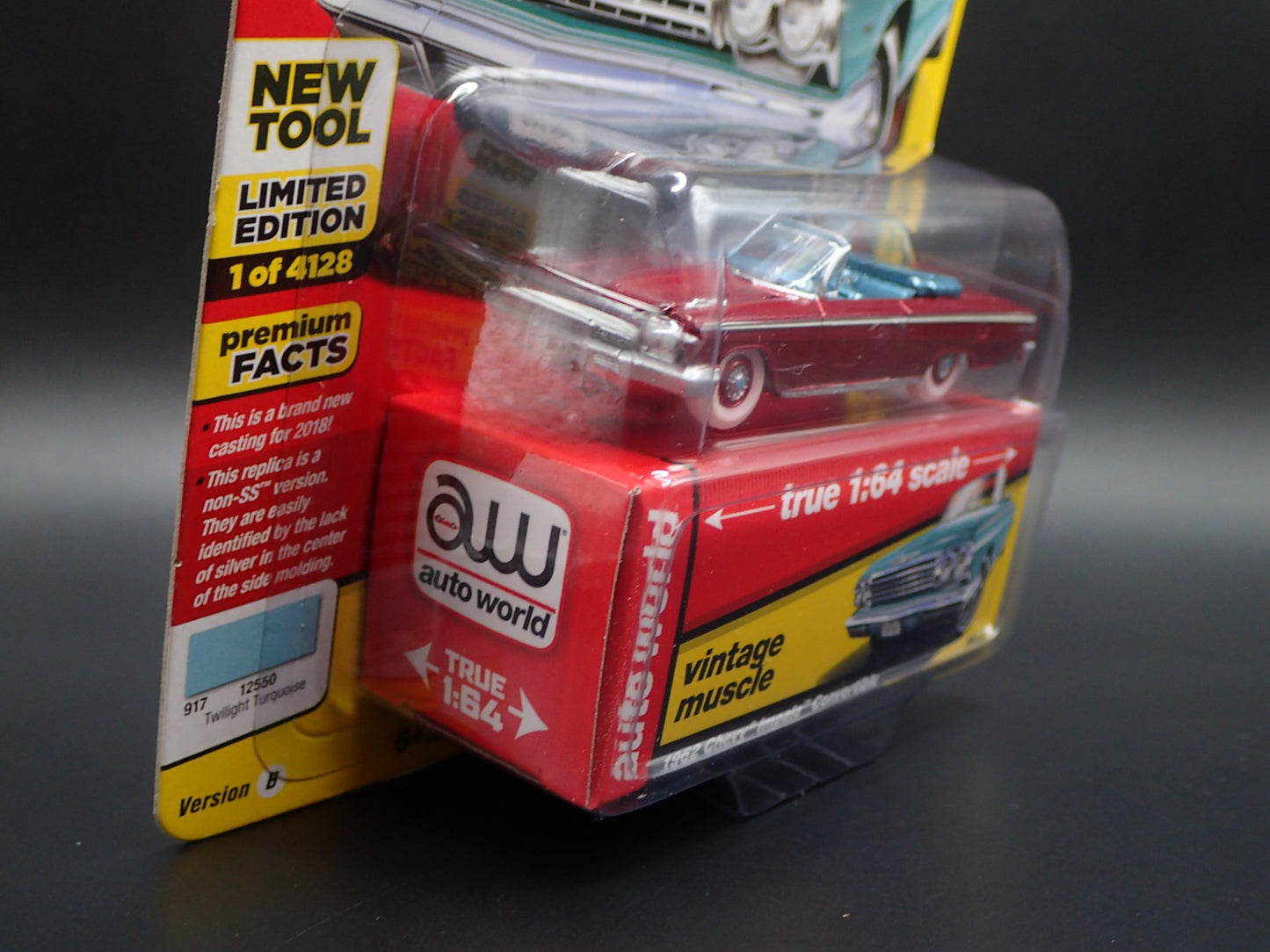 2018 AUTO WORLD 1962 CHEVY IMPALA CONVERTIBLE RELEASE 4 B ULTRA RED CHASE RARE