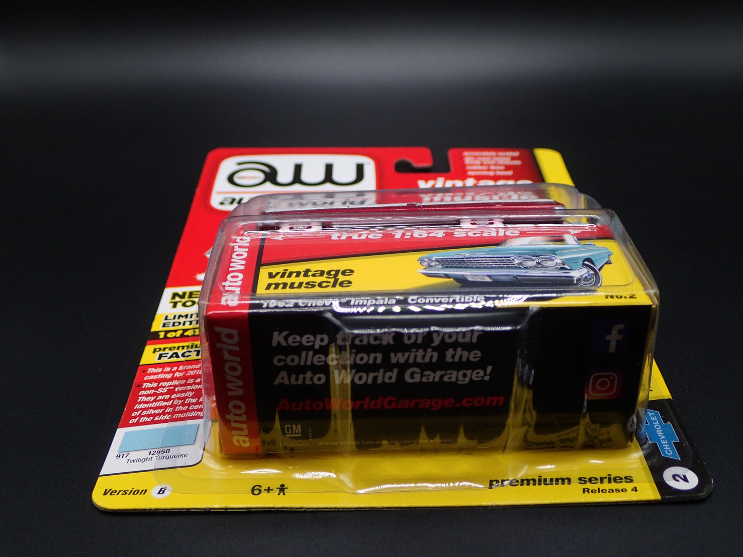 2018 AUTO WORLD 1962 CHEVY IMPALA CONVERTIBLE RELEASE 4 B ULTRA RED CHASE RARE