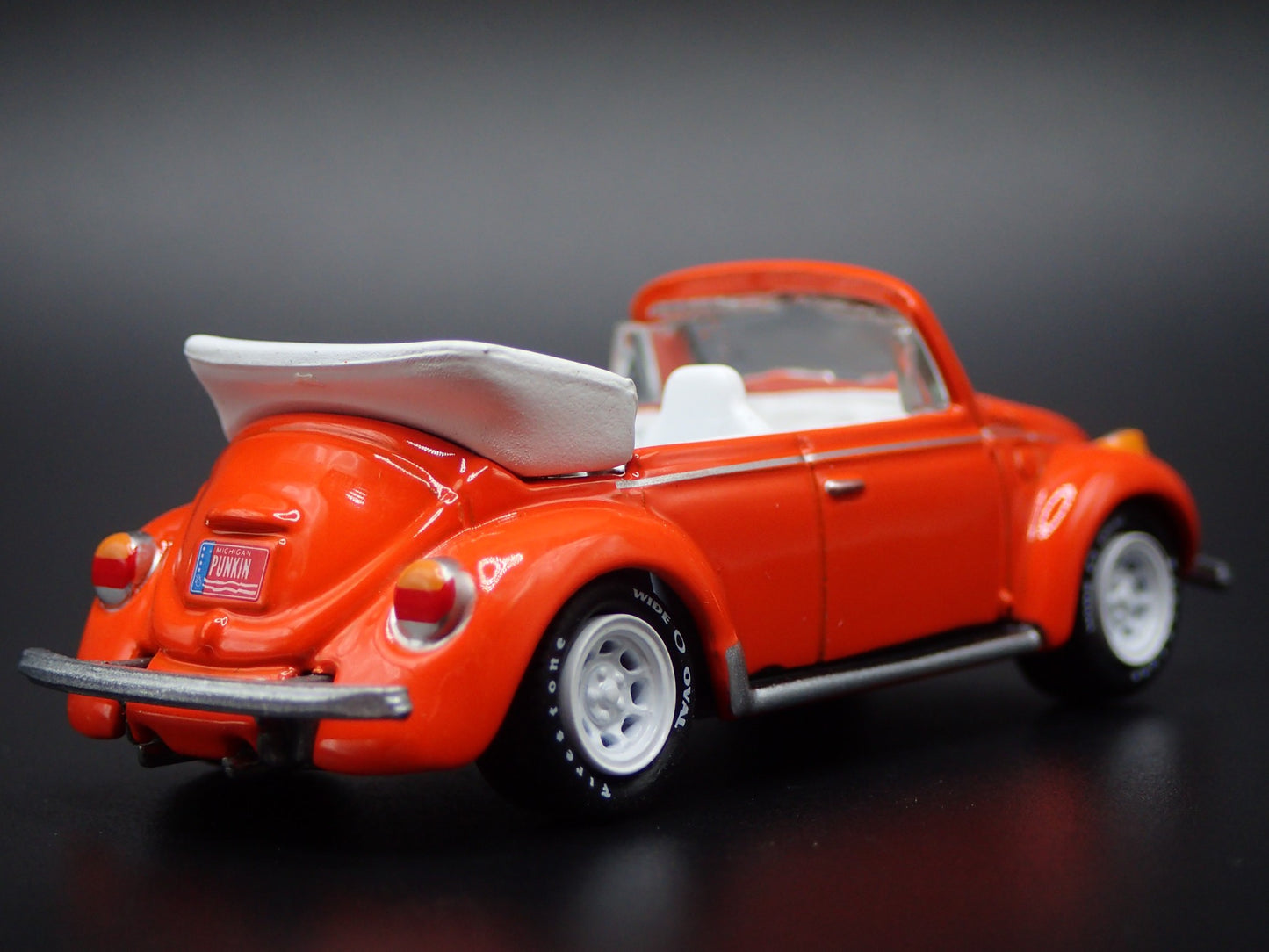 1975 75 VW VOLKSWAGEN SUPER BEETLE BUG CONVERTIBLE 1/64 SCALE DIECAST MODEL CAR