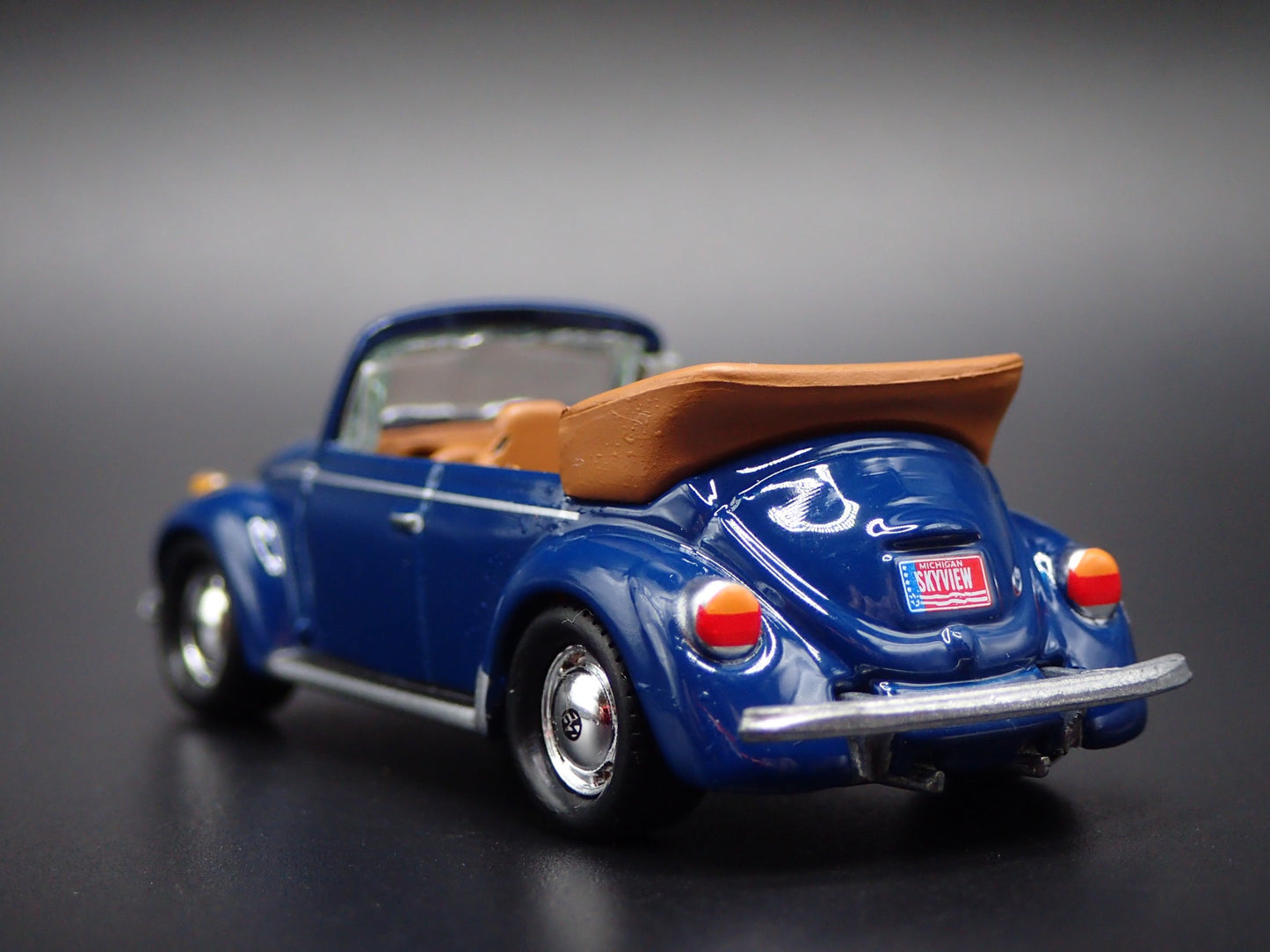 1975 75 VW VOLKSWAGEN SUPER BEETLE BUG CONVERTIBLE 1/64 SCALE DIECAST MODEL CAR