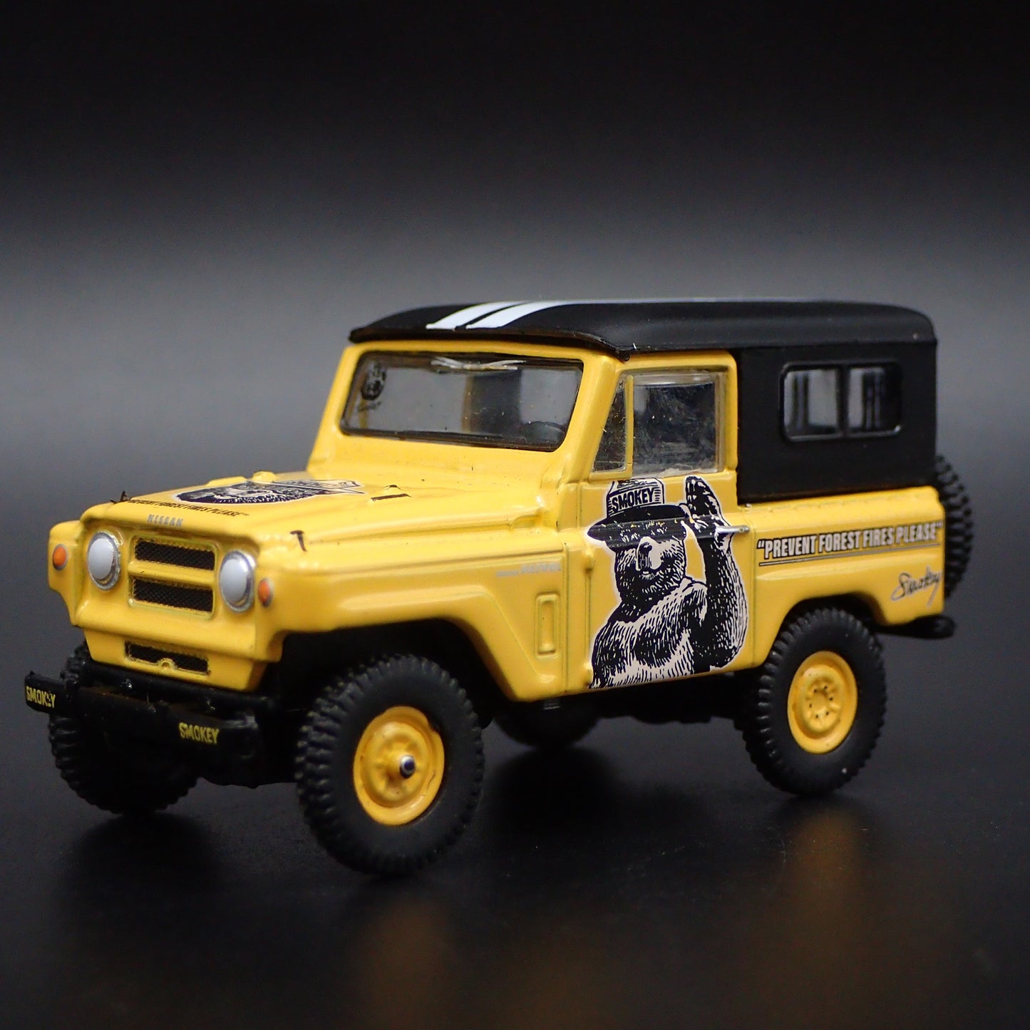 1960-1980 NISSAN PATROL SUV TRUCK SMOKEY BEAR 1:64 SCALE DIECAST MODEL CAR