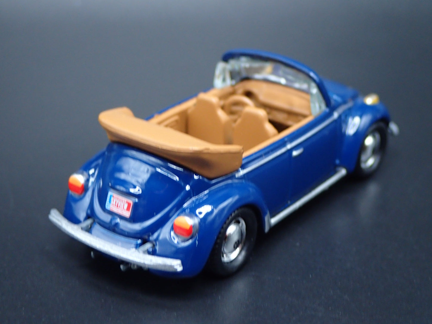 1975 75 VW VOLKSWAGEN SUPER BEETLE BUG CONVERTIBLE 1/64 SCALE DIECAST MODEL CAR